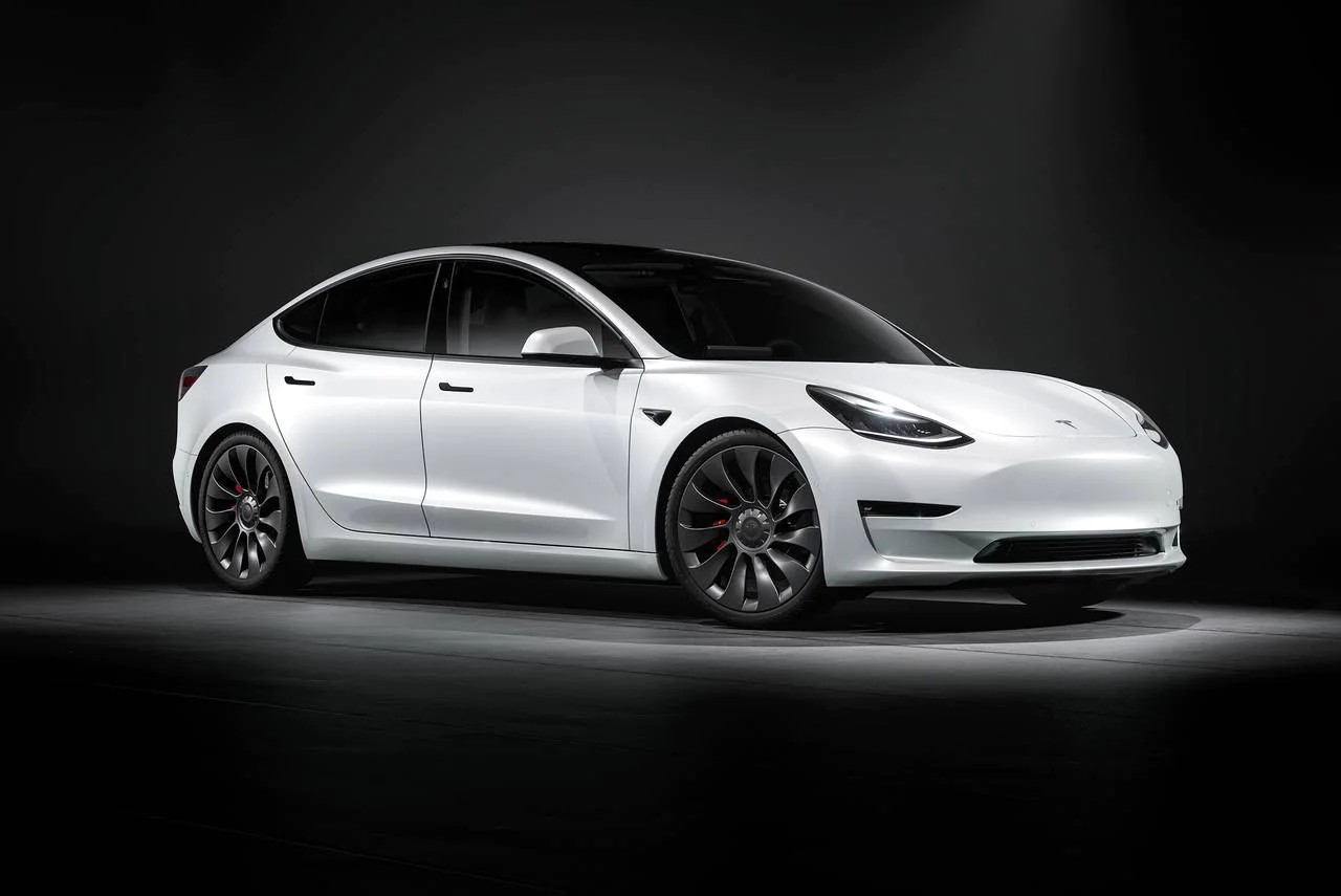 Колко излиза притежанието на Tesla Model 3