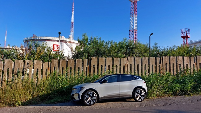 Как се държи електрическият Renault Megane на дълъг път