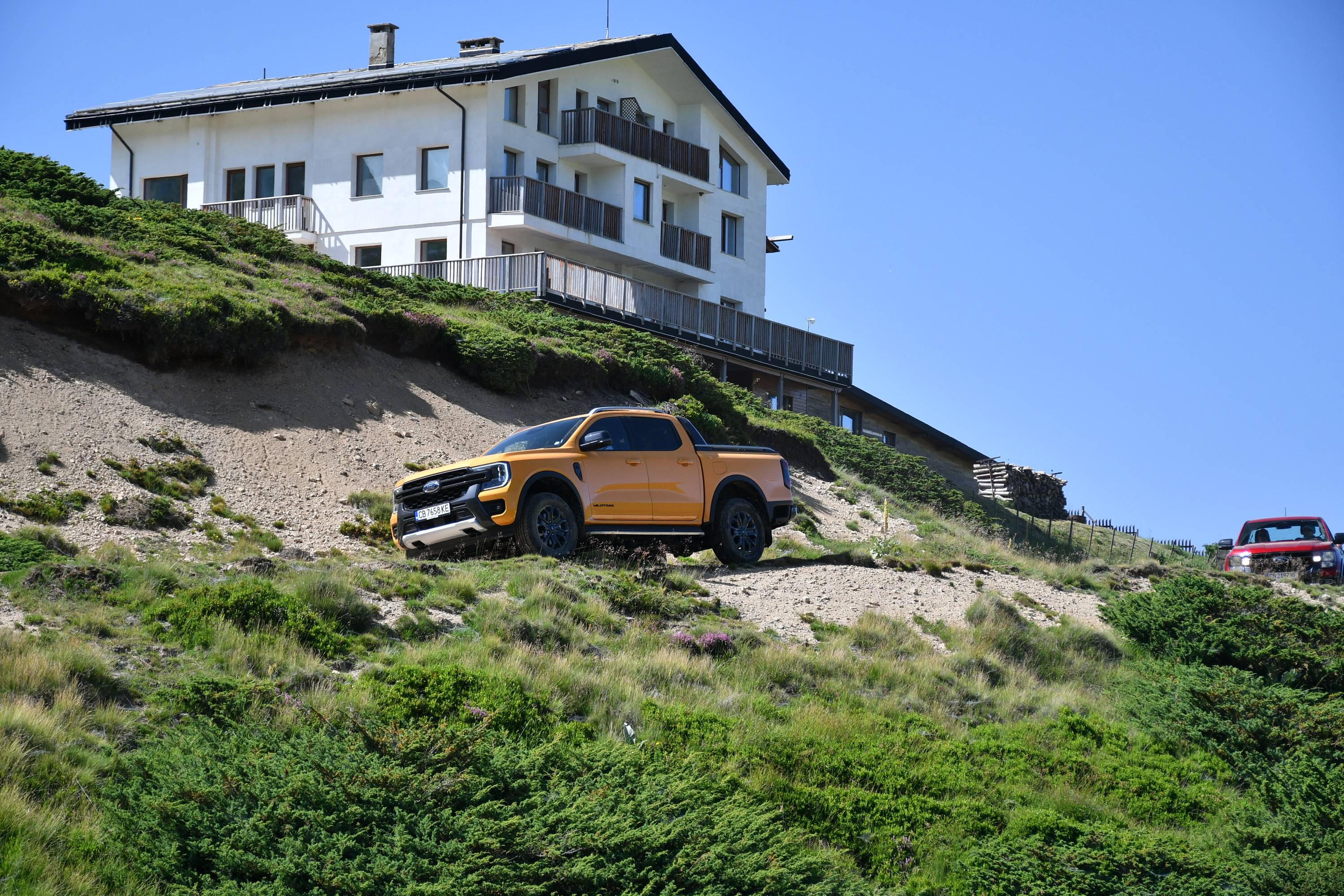 Караме офроудърите Ford Ranger и Bronco