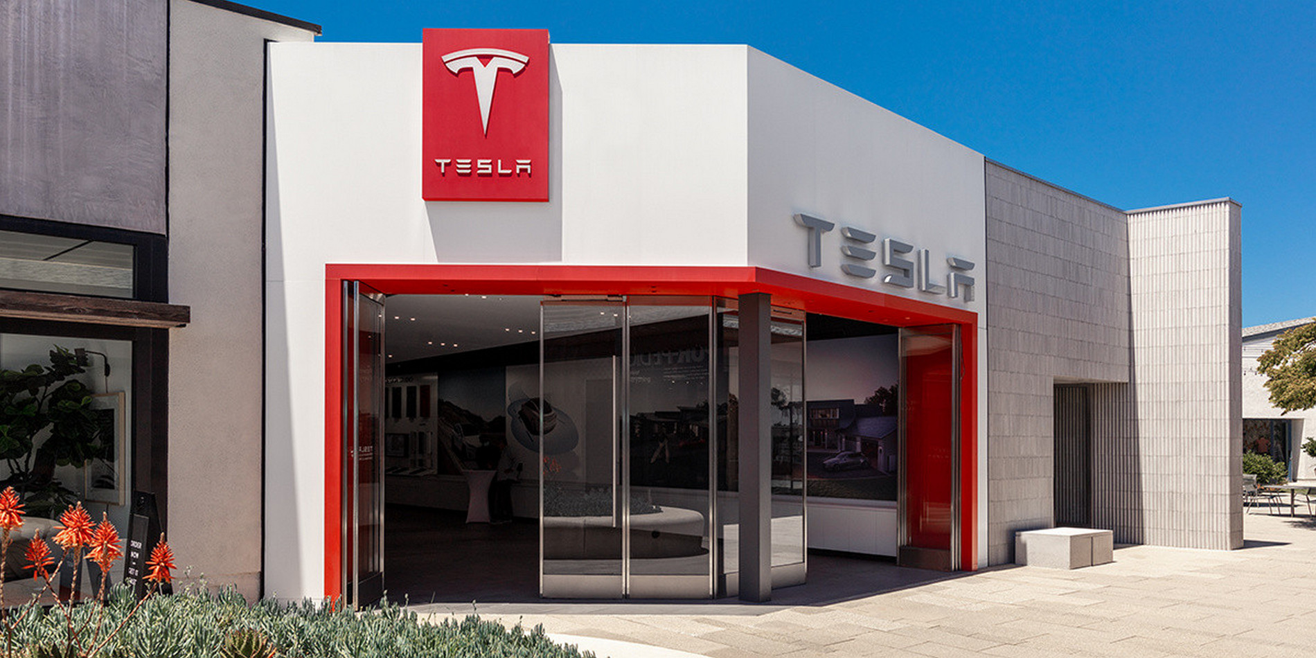 Tesla прави базов модел, ван и бус