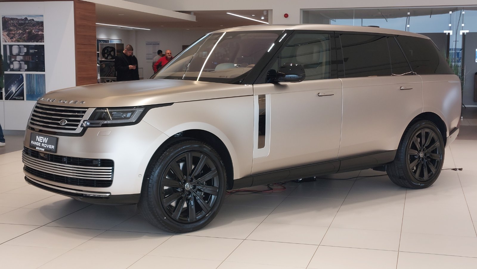 Range Rover SV с премиера в България