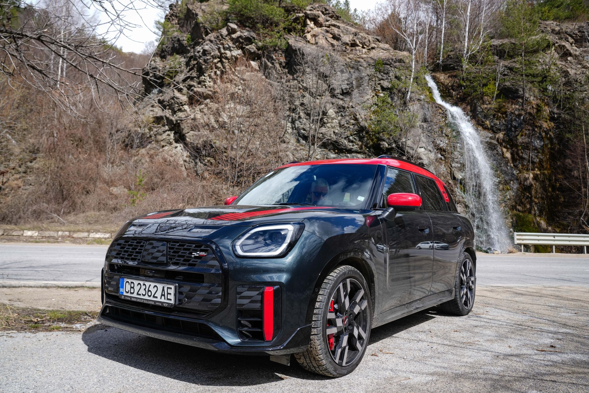 MINI Countryman JCW е бутон за забавления