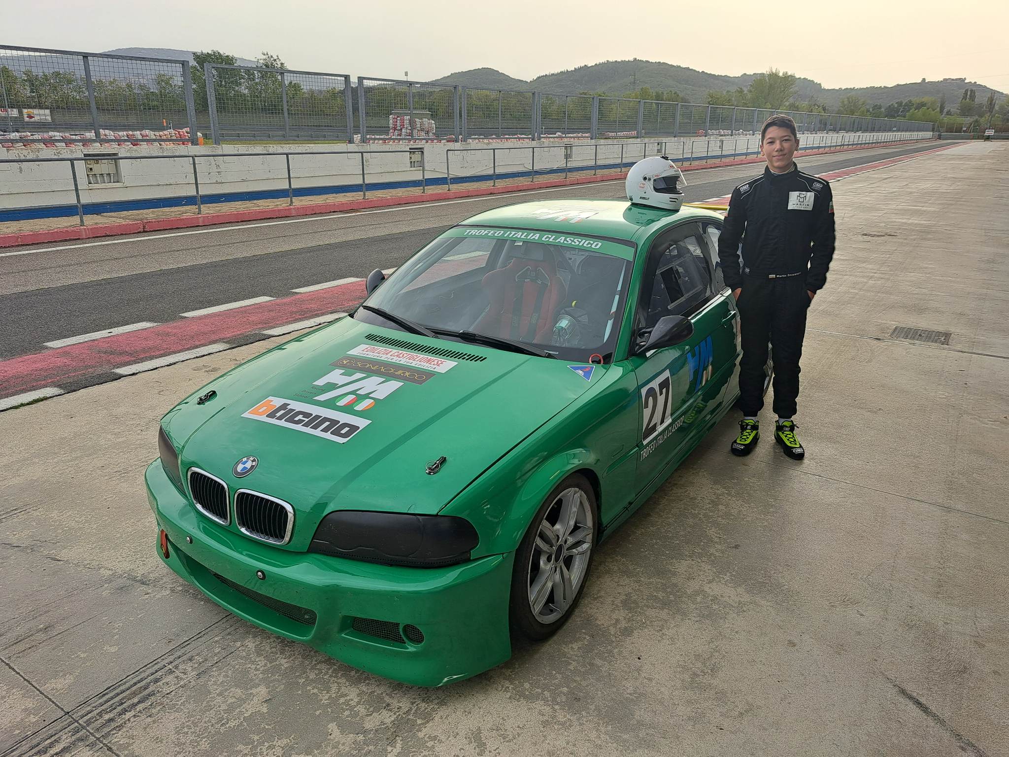 14-годишен роден пилот се готви за шампионат с BMW
