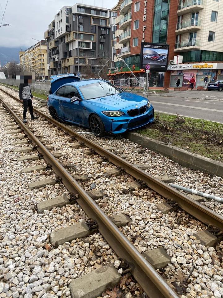 Кой всъщност метна BMW-ата на релсите?