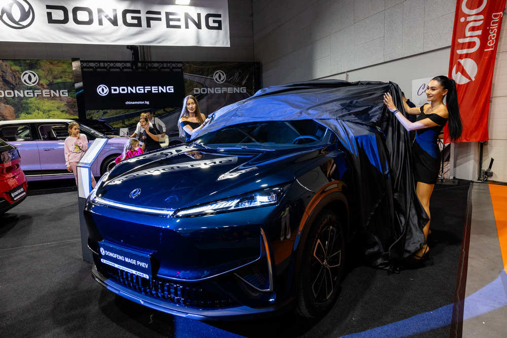 Две премиери за Dongfeng