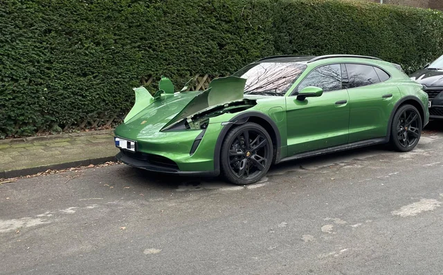 Срязаха Porsche Taycan за кражба на фарове