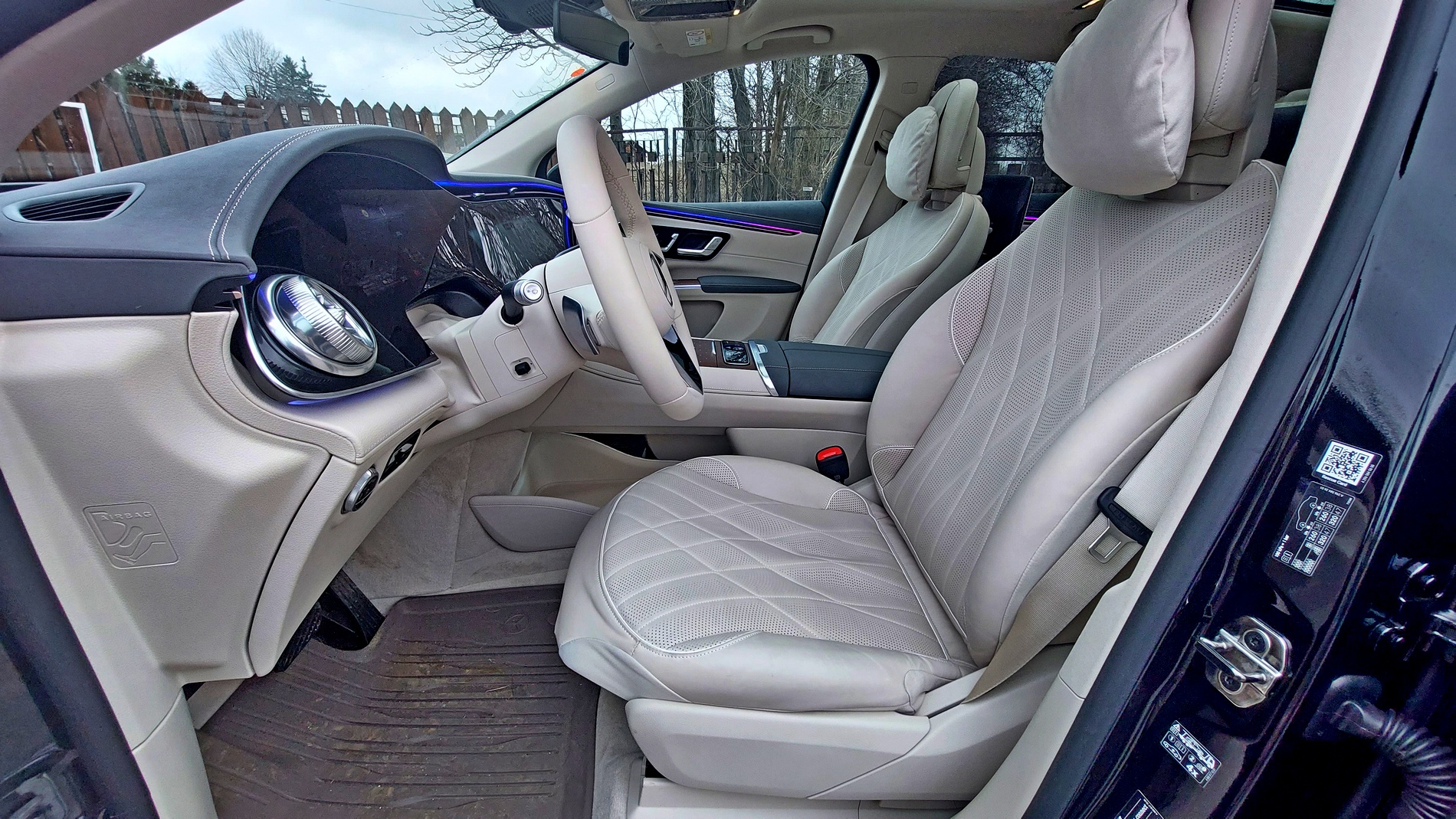 Караме електрическия Mercedes EQS SUV