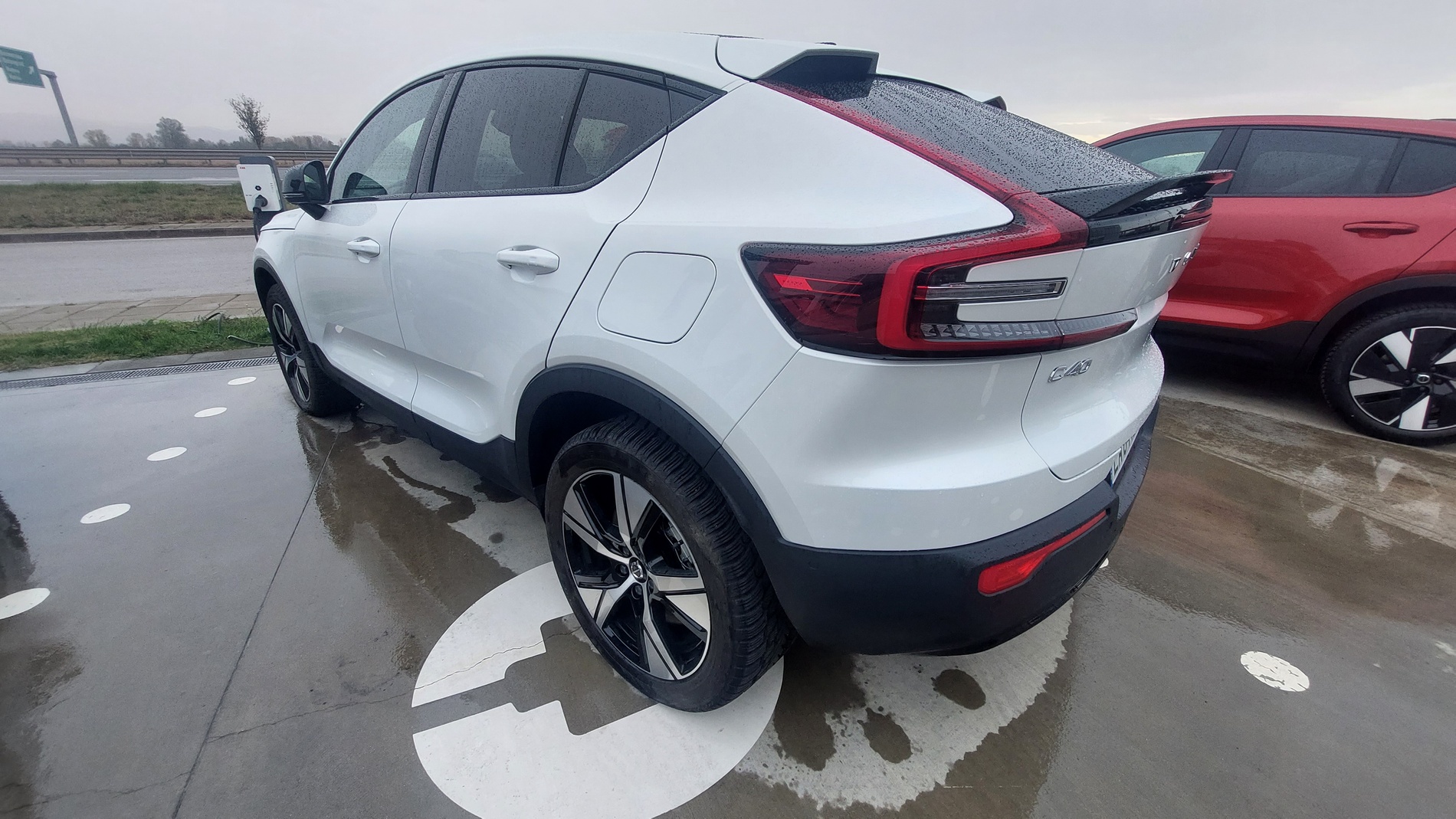 Караме фейслифта на Volvo C40 Rechage на драг