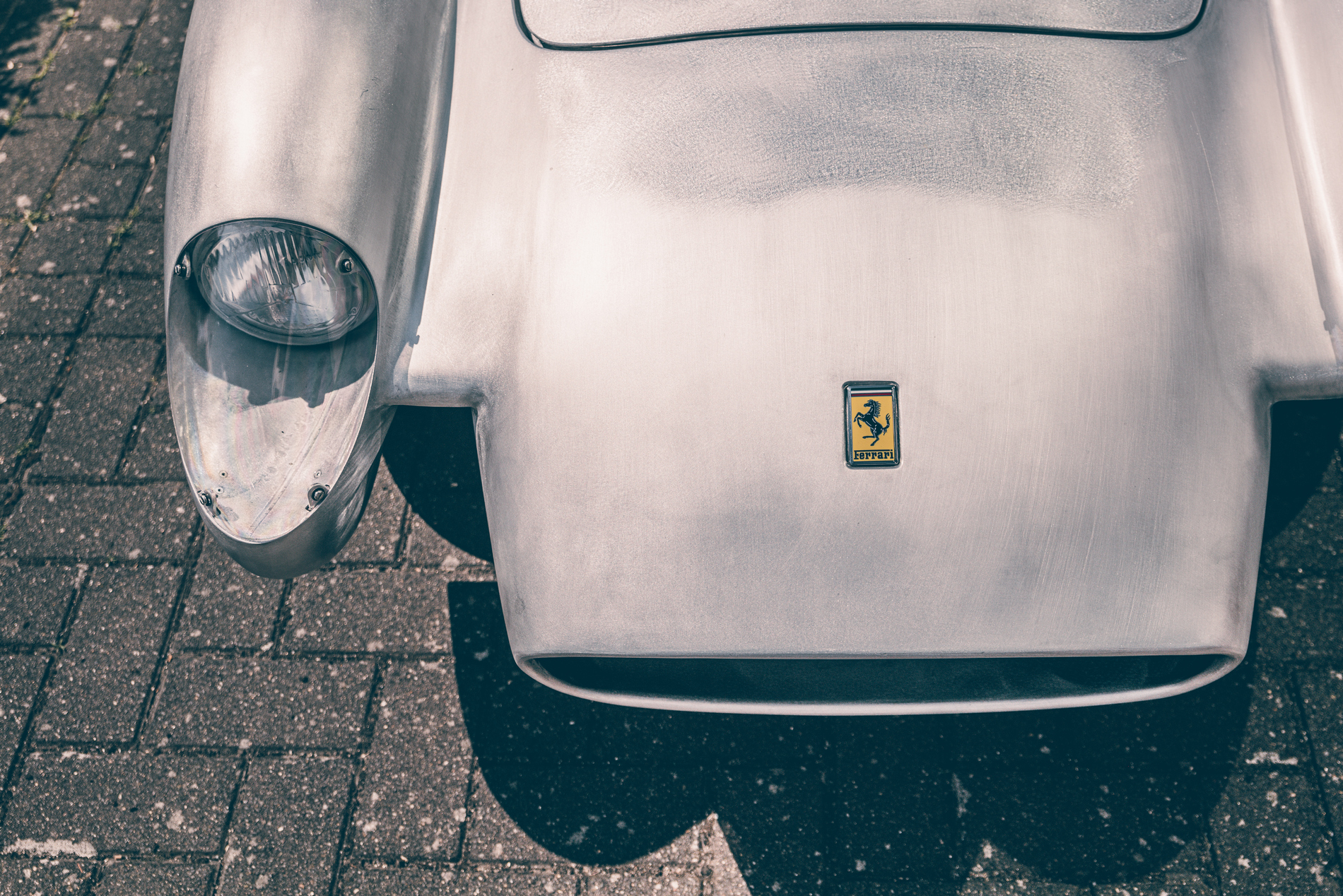 Има нова Ferrari Testa Rossa, но е електрическа и в мащаб 75%