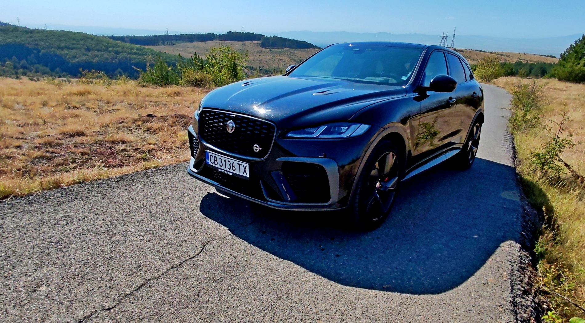 Караме топ версията Jaguar F-Pace SVR