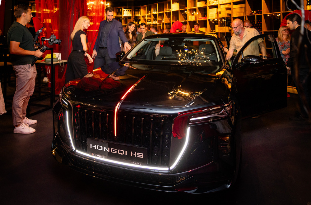 Официален дебют на Hongqi у нас