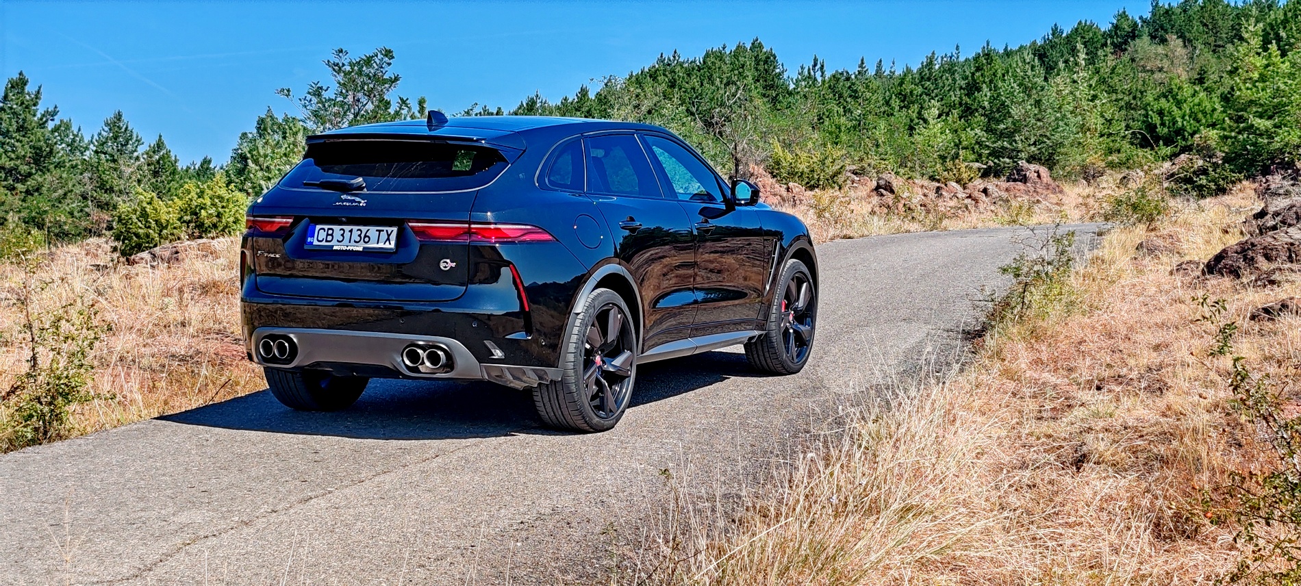 Караме топ версията Jaguar F-Pace SVR