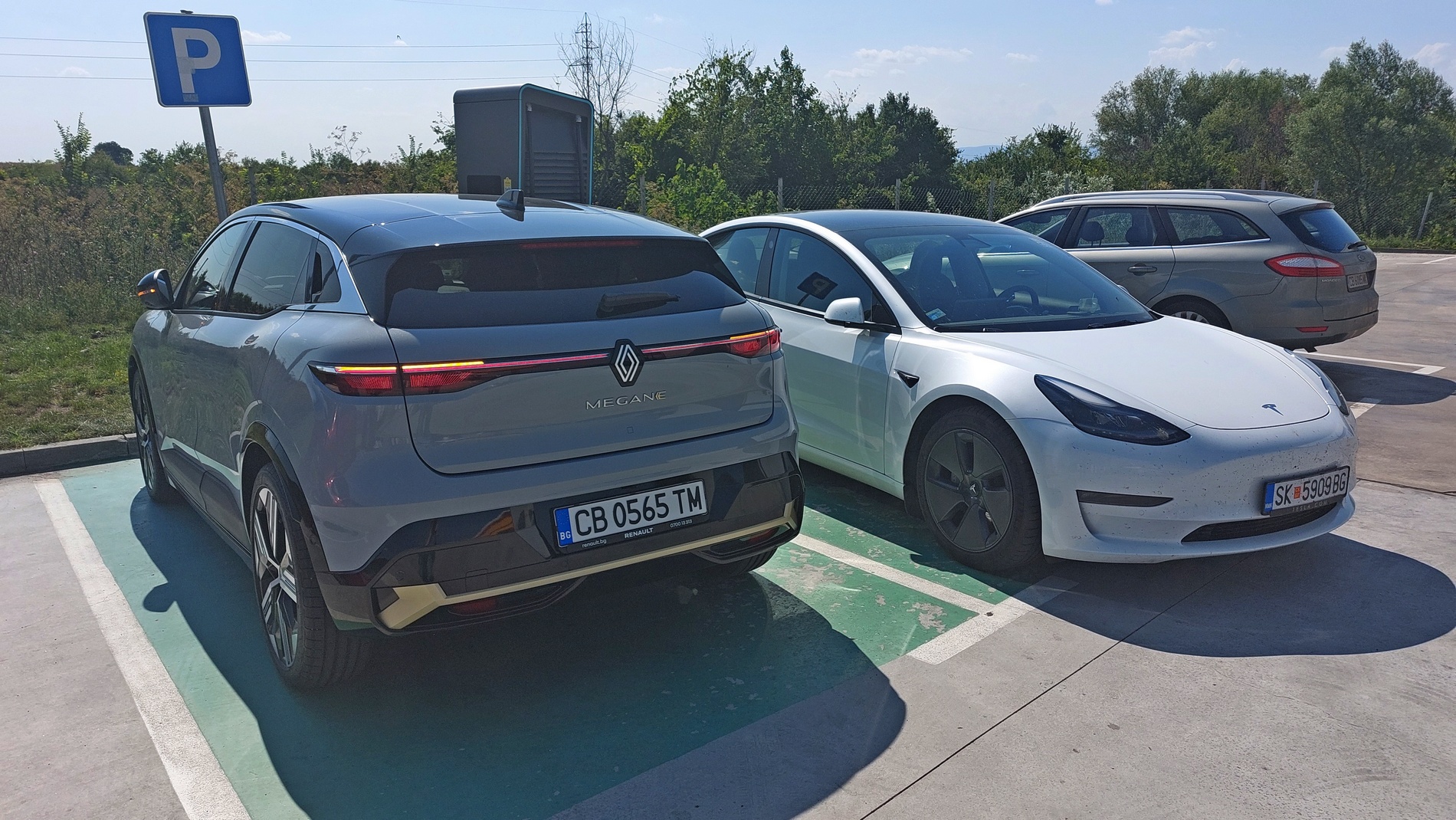Как се държи електрическият Renault Megane на дълъг път