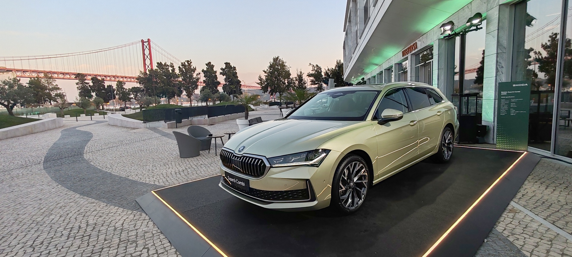 Караме новото поколение Škoda Superb Combi