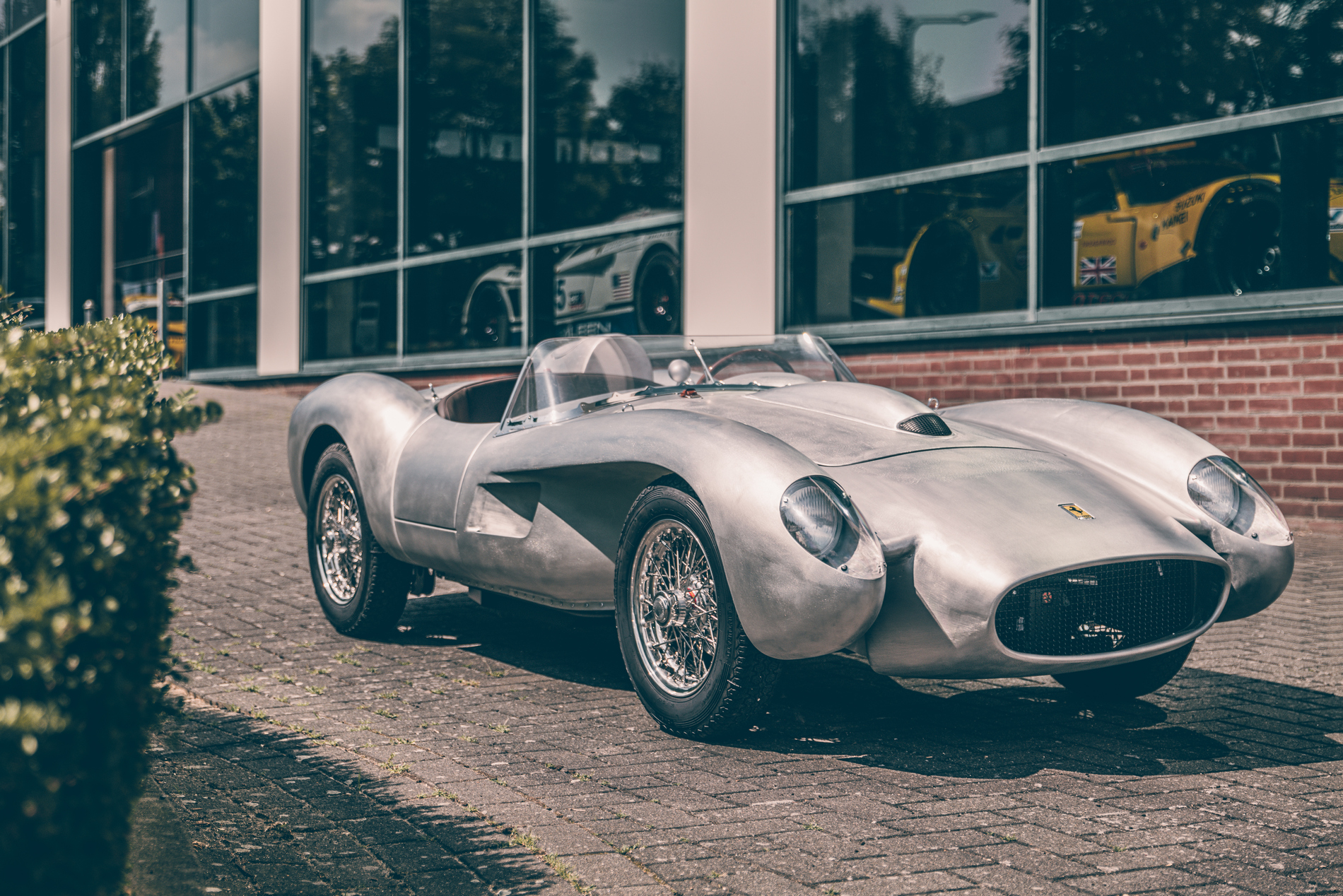 Има нова Ferrari Testa Rossa, но е електрическа и в мащаб 75%