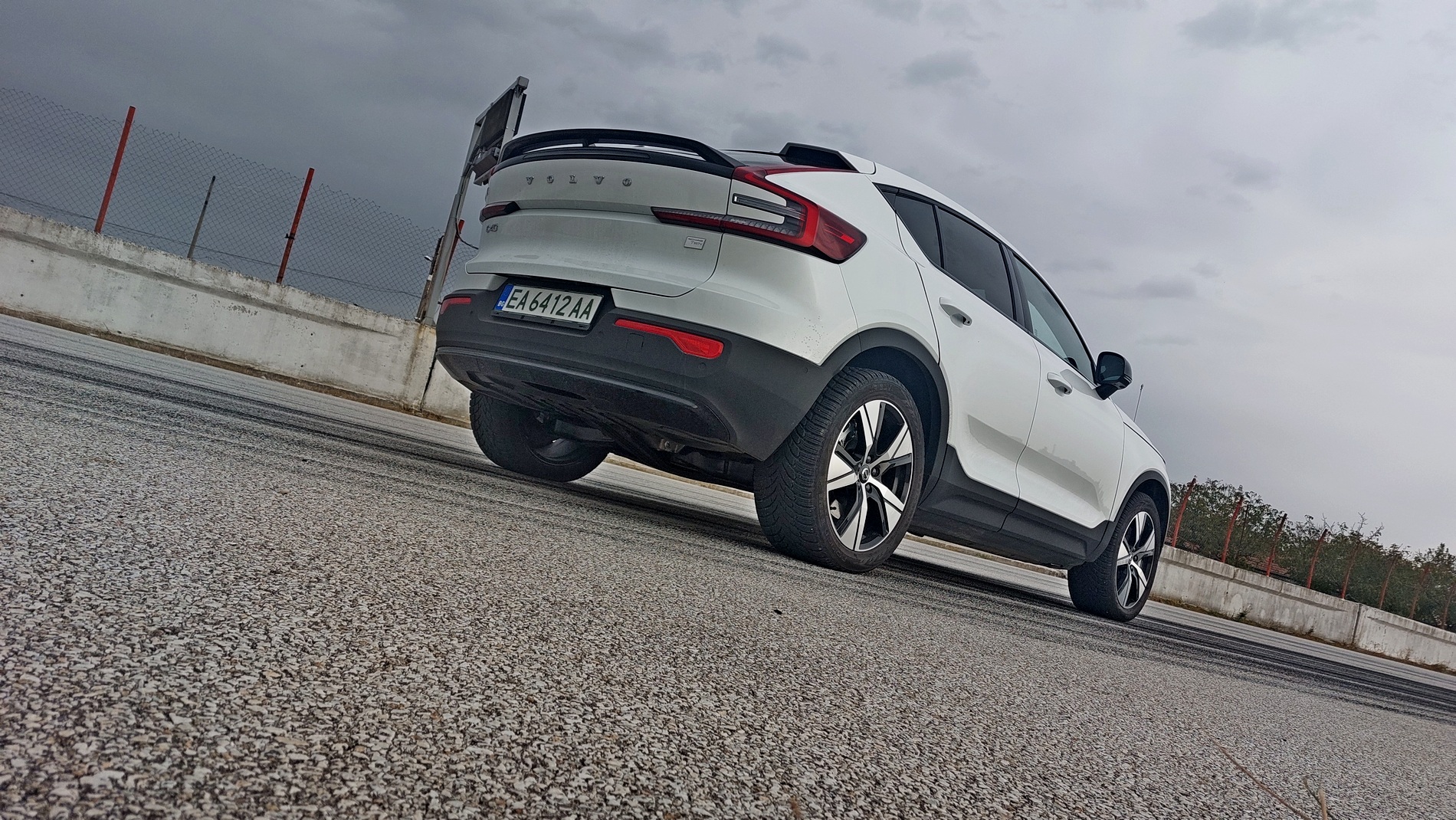 Караме фейслифта на Volvo C40 Rechage на драг