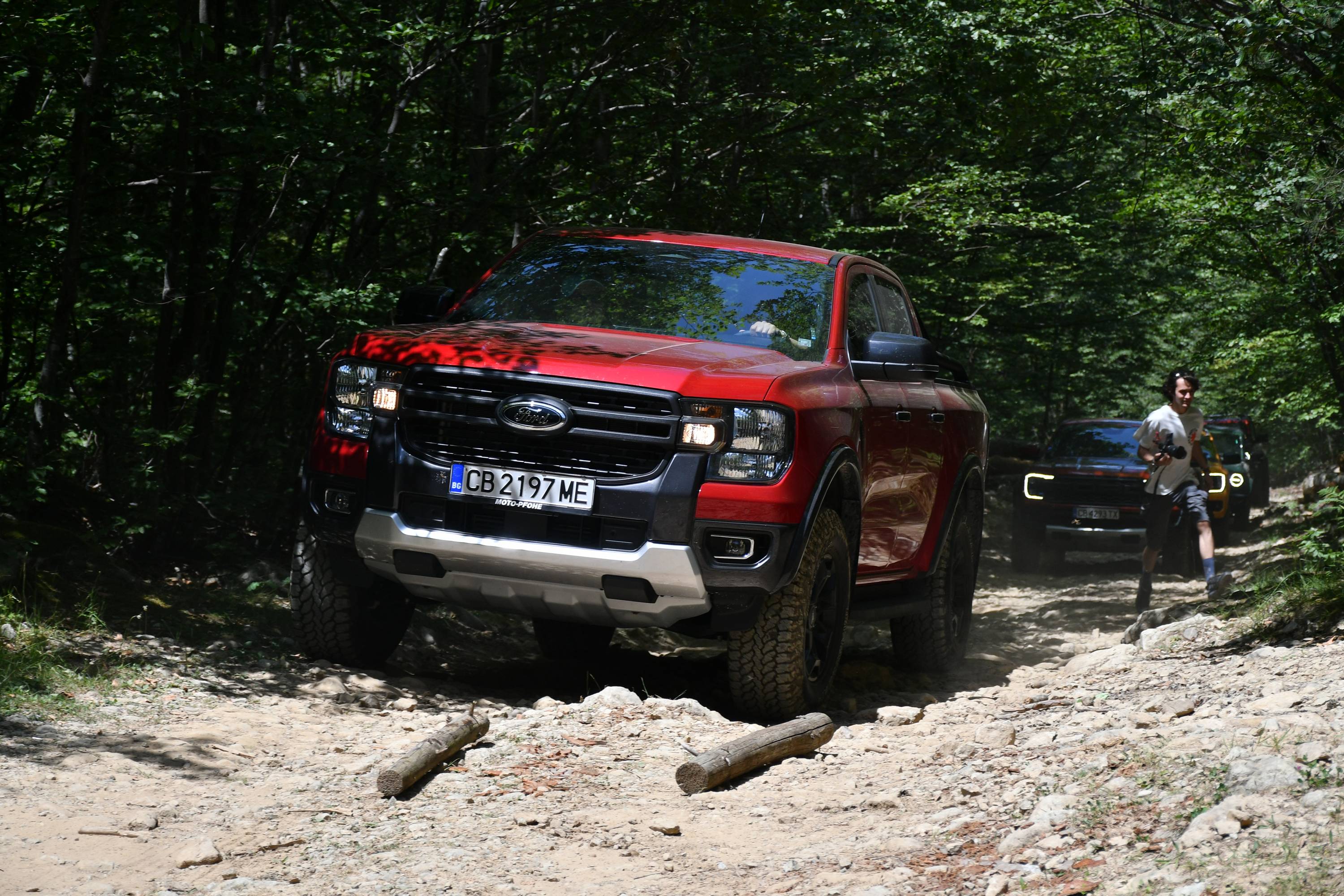 Караме офроудърите Ford Ranger и Bronco