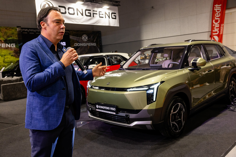 Две премиери за Dongfeng