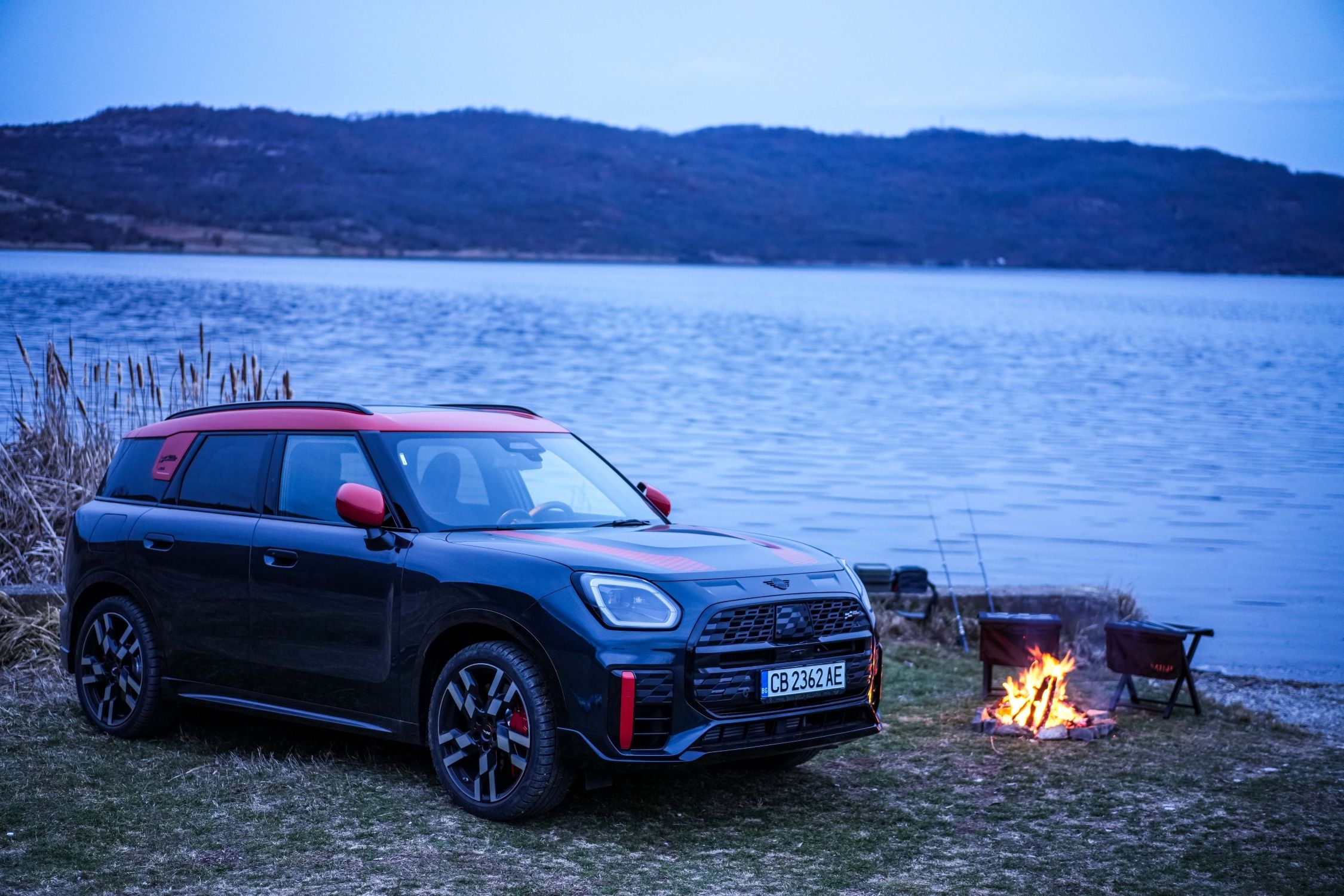 MINI Countryman JCW е бутон за забавления