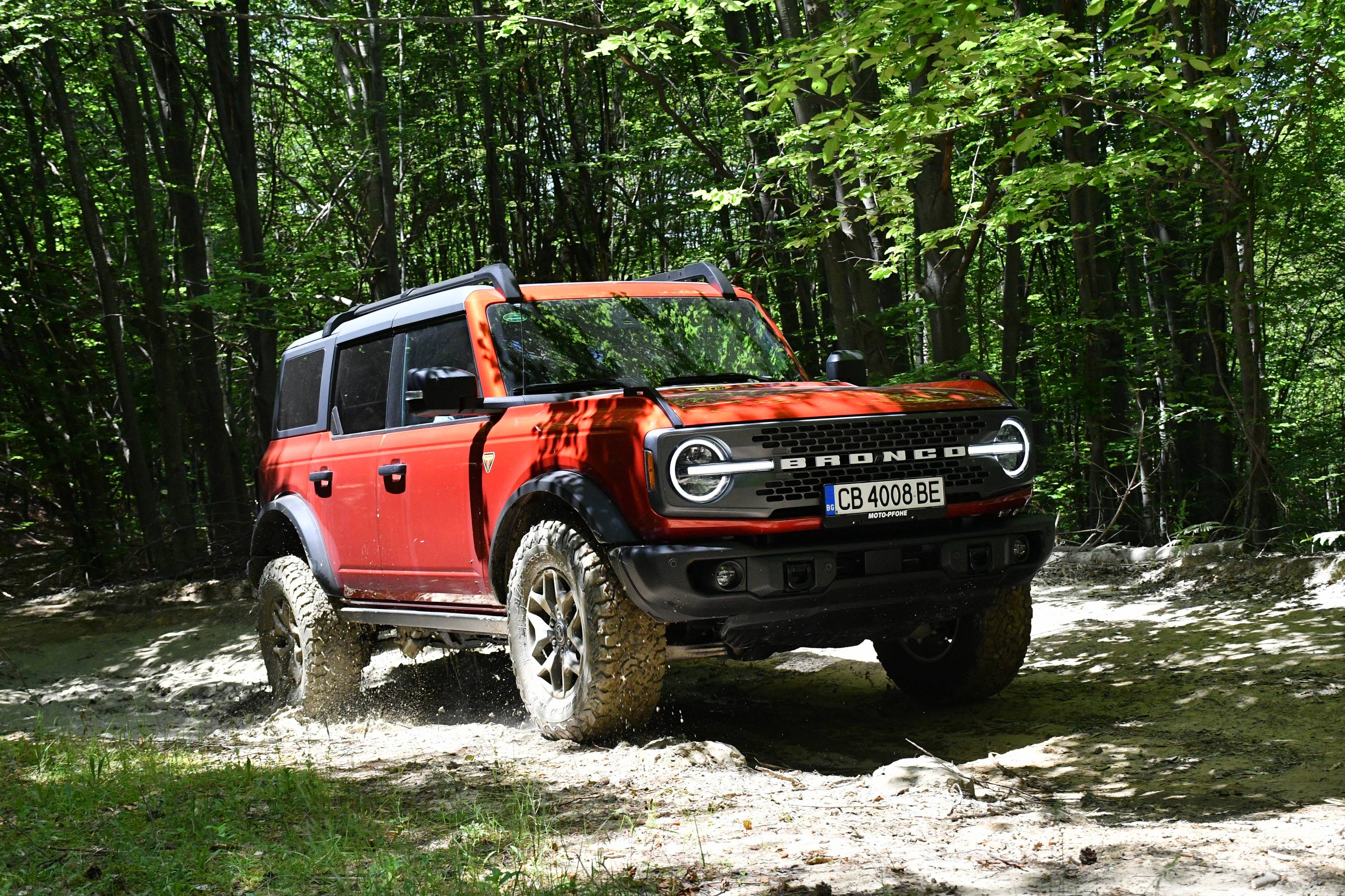 Караме офроудърите Ford Ranger и Bronco