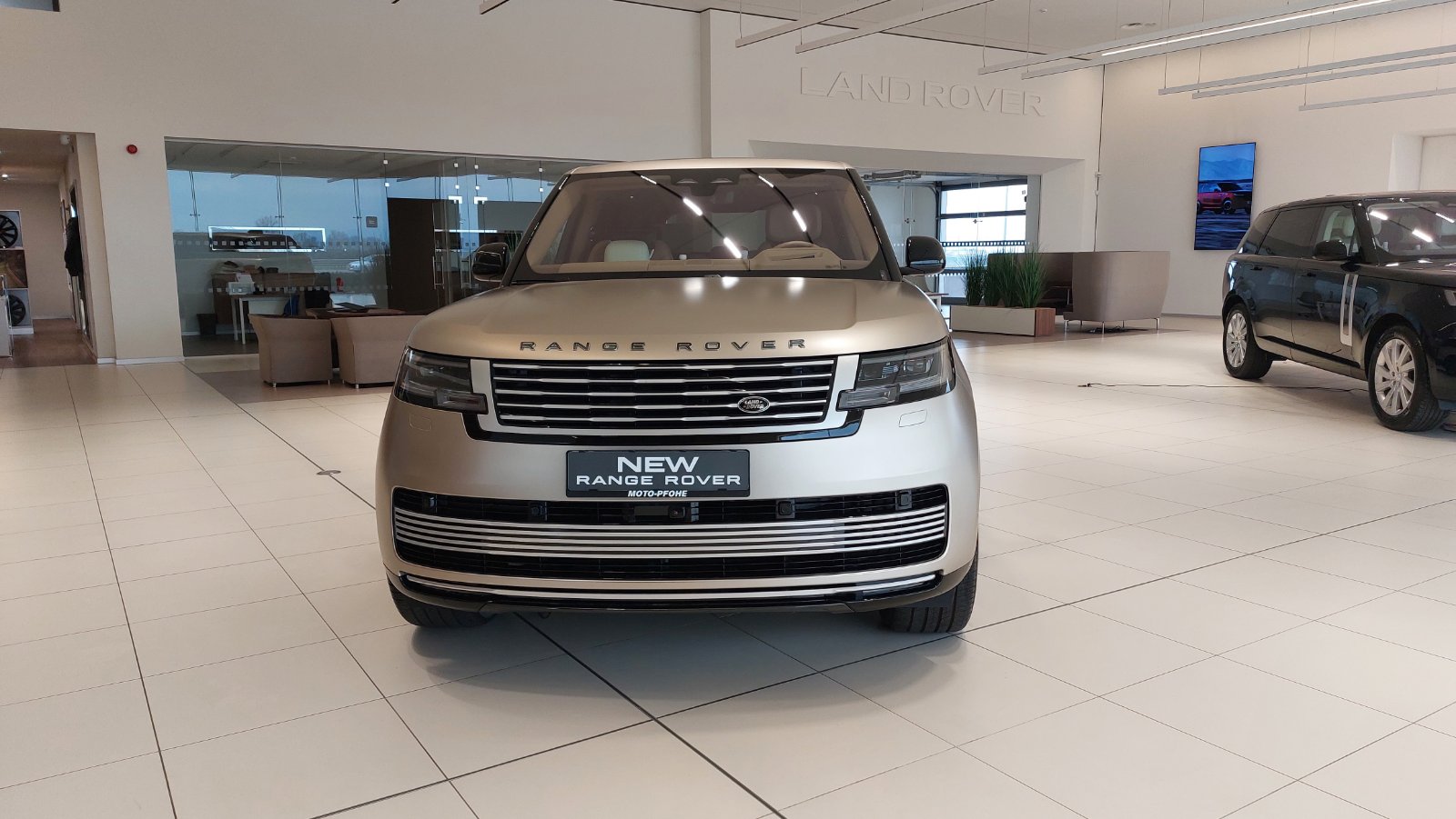 Range Rover SV с премиера в България