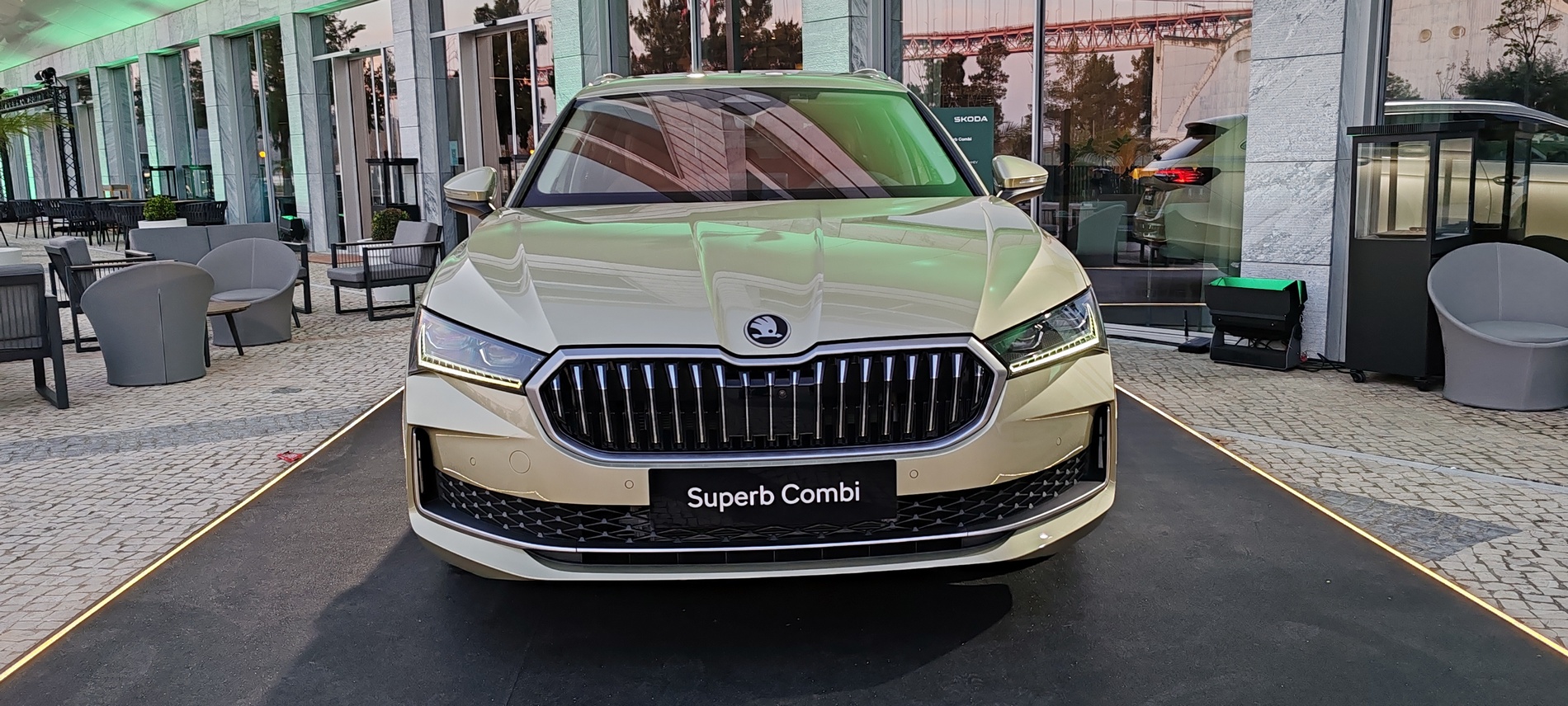 Караме новото поколение Škoda Superb Combi