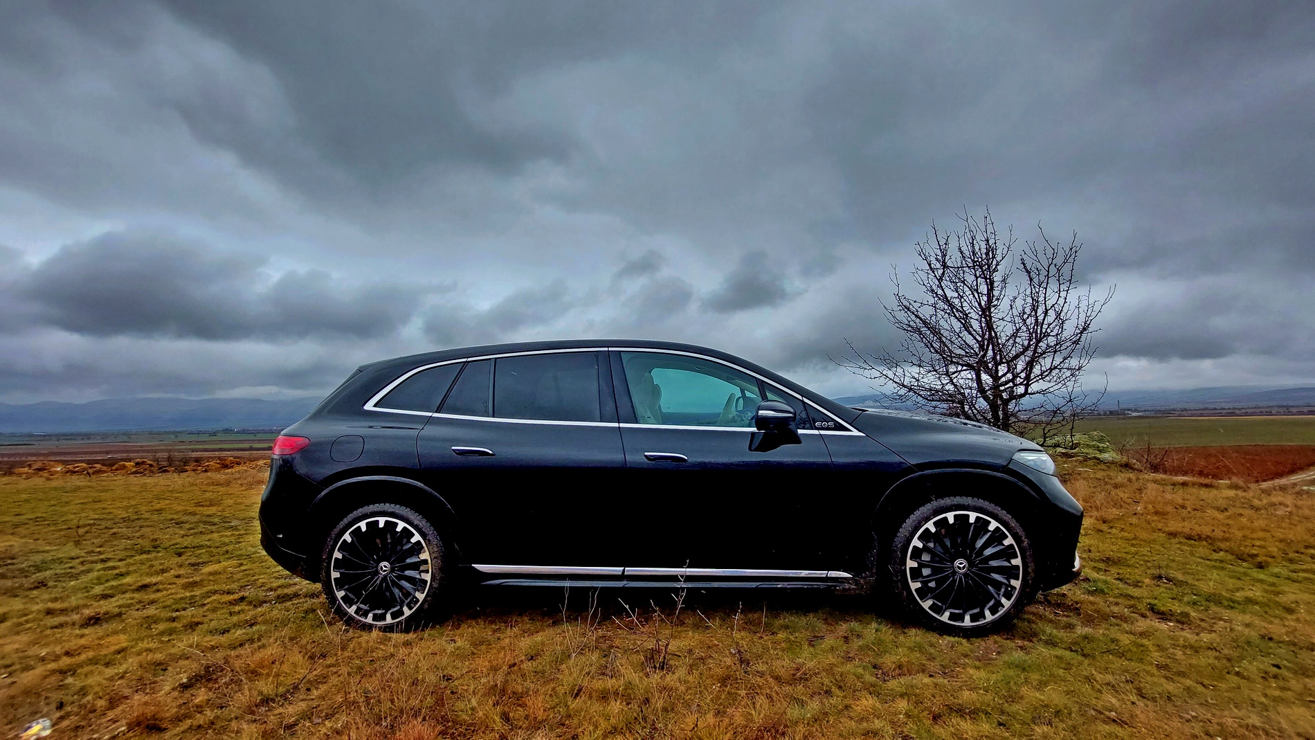 Караме електрическия Mercedes EQS SUV