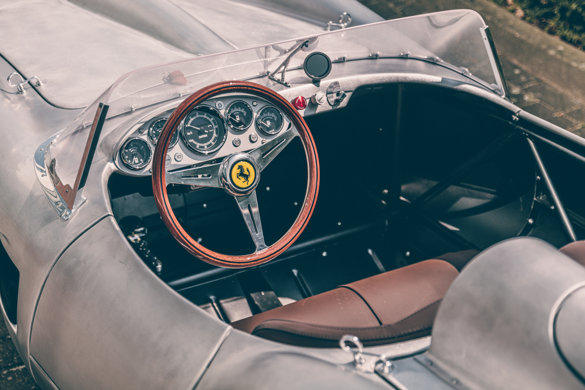 Има нова Ferrari Testa Rossa, но е електрическа и в мащаб 75%