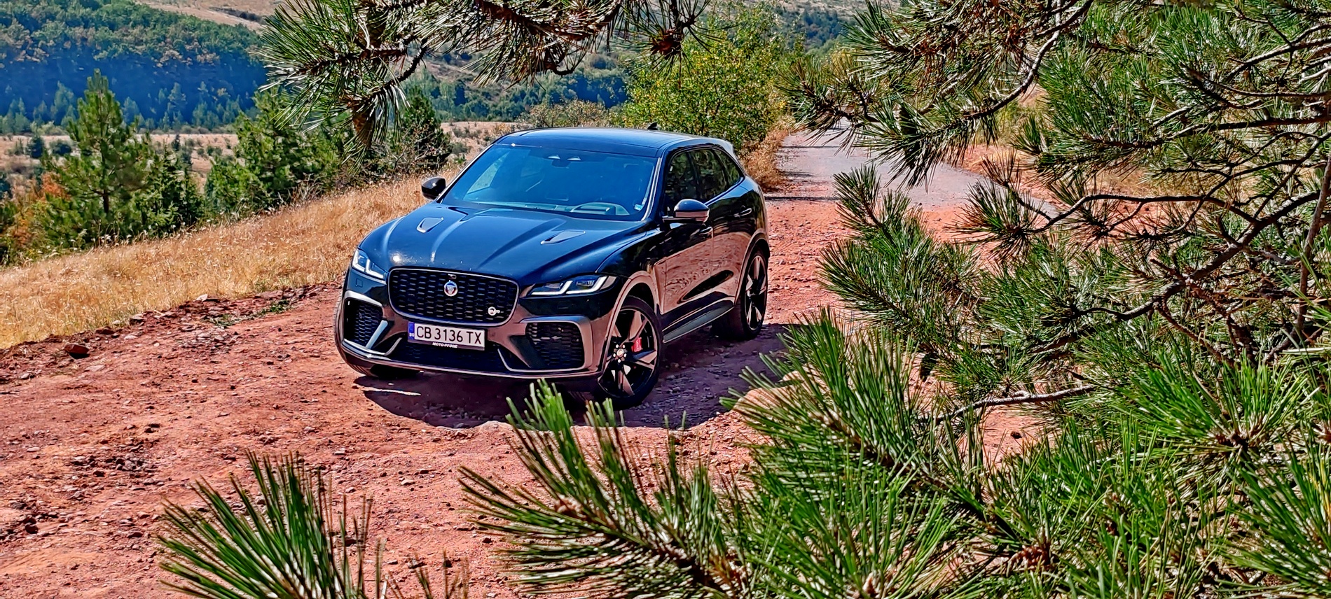 Караме топ версията Jaguar F-Pace SVR