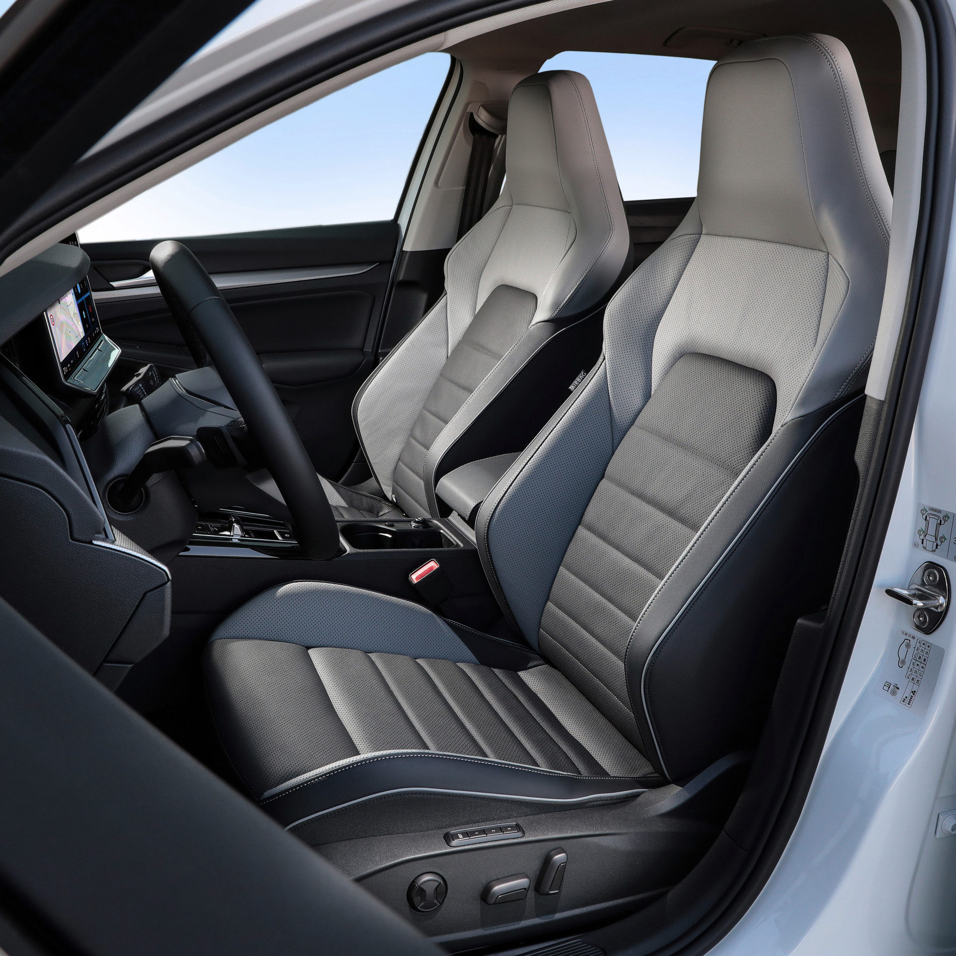Посрещнете фейслифта на VW Golf 8