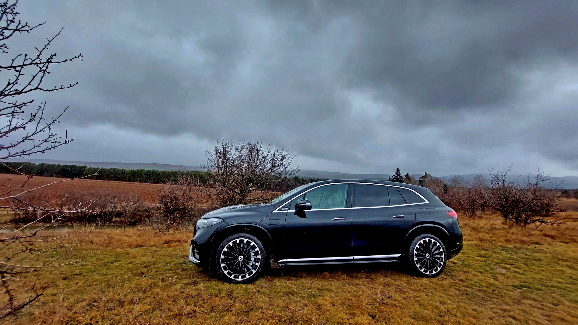 Караме електрическия Mercedes EQS SUV