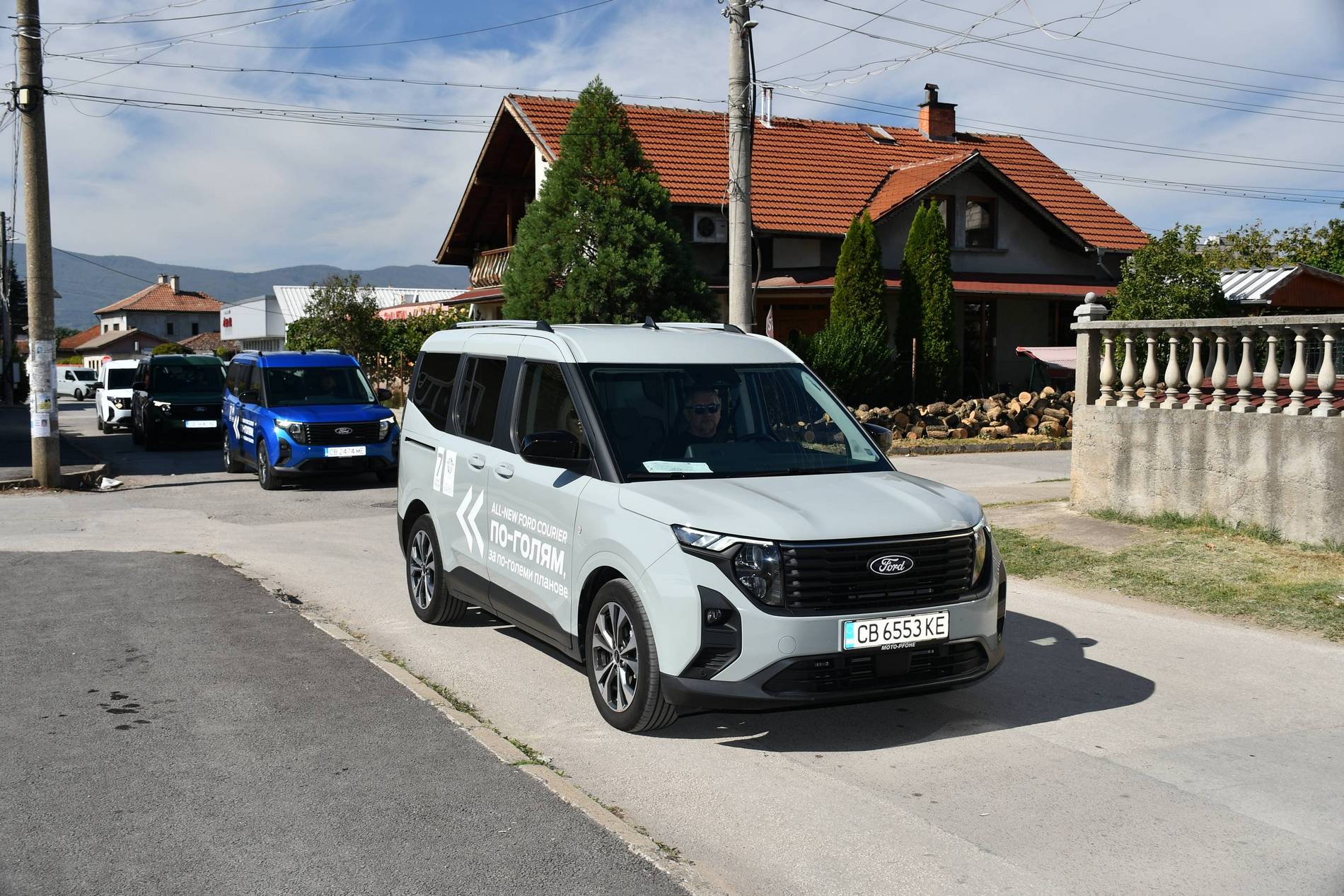 Тествахме Ford Transit Courier и Tourneo с извозване на 800 кг капачки