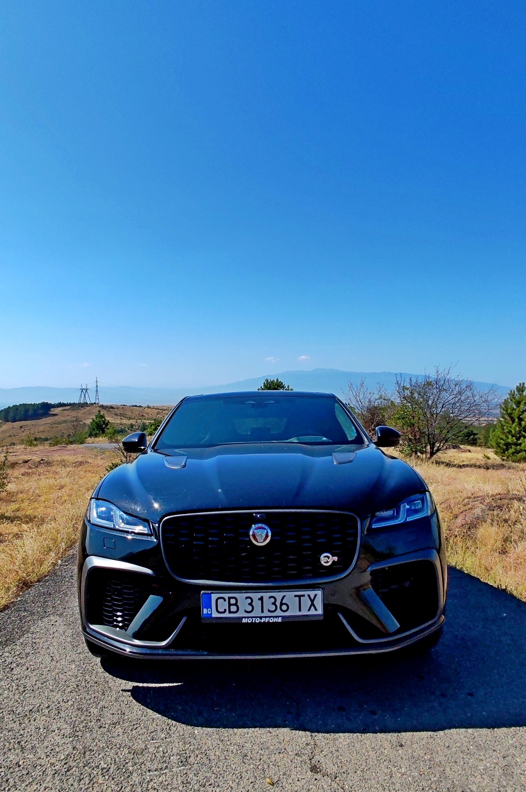 Караме топ версията Jaguar F-Pace SVR