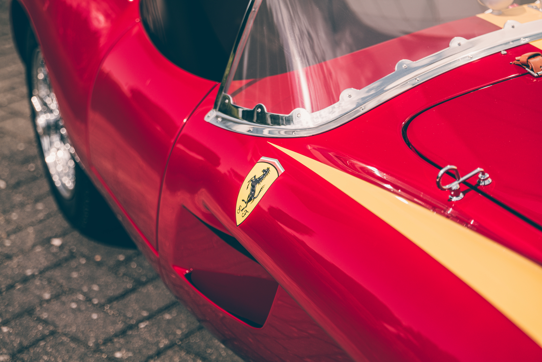 Има нова Ferrari Testa Rossa, но е електрическа и в мащаб 75%