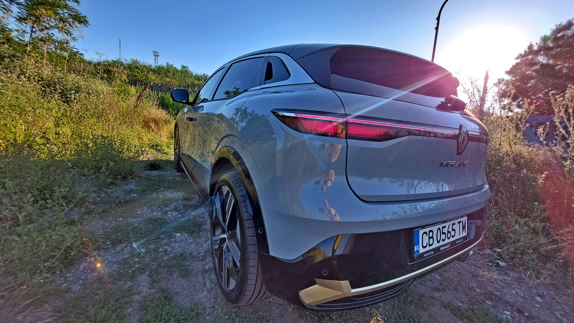 Как се държи електрическият Renault Megane на дълъг път