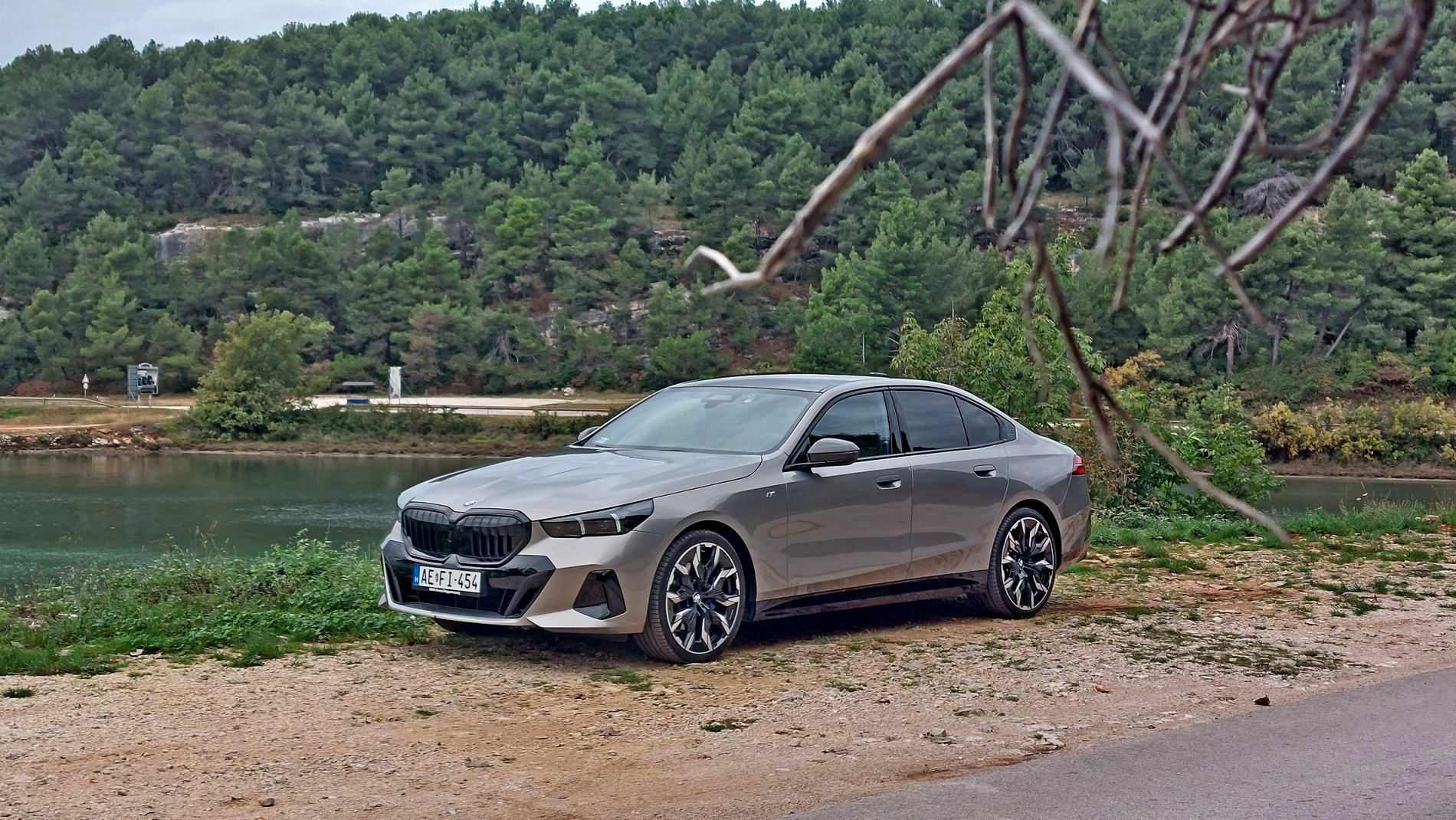 Караме новото поколение BMW Серия 5