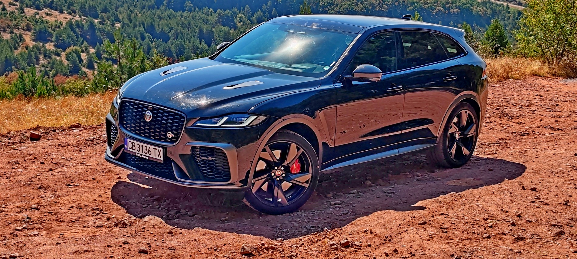 Караме топ версията Jaguar F-Pace SVR