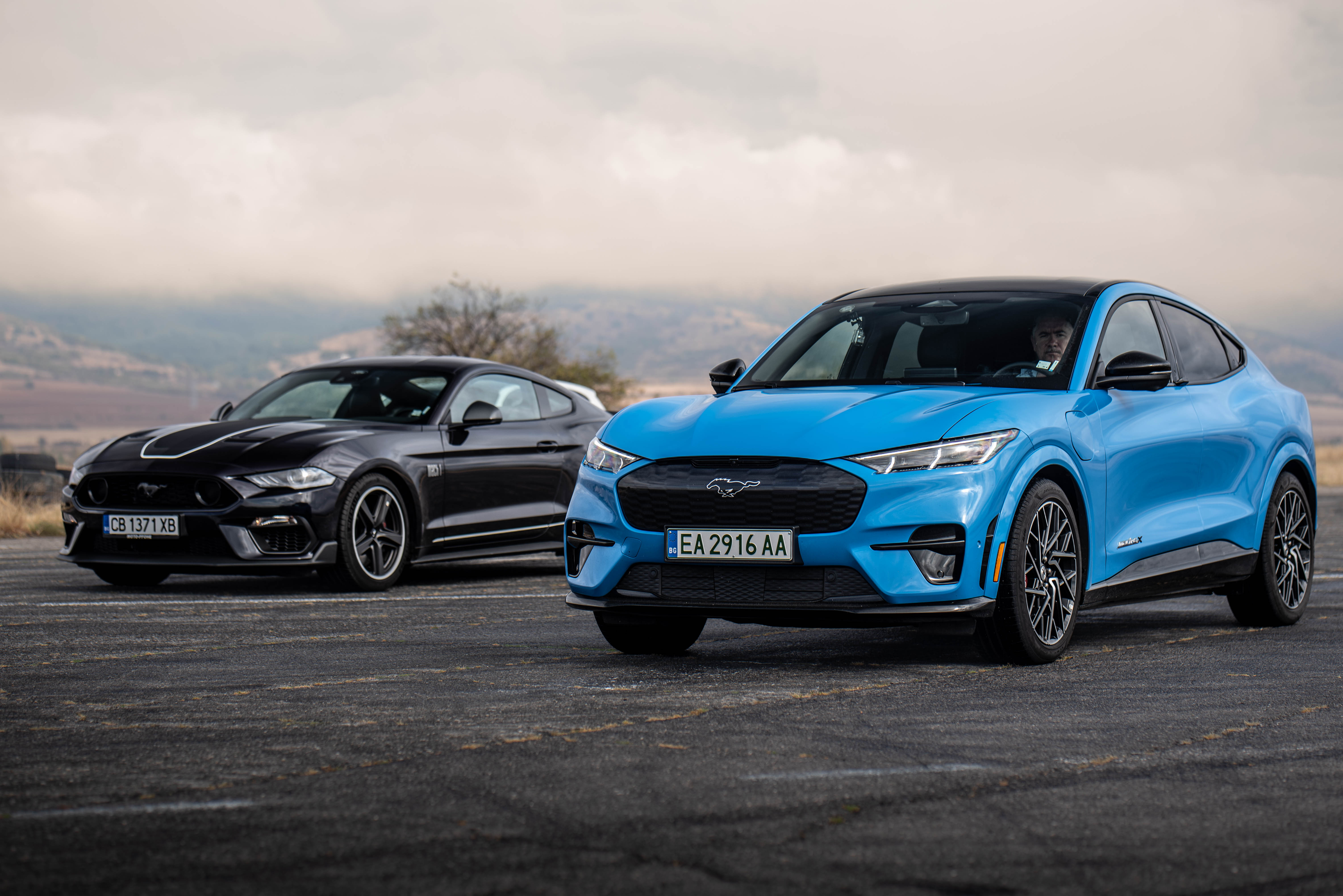 Ford Mustang Mach Е показа по-емоционално ускорение от Mustang Mach 1 с V8