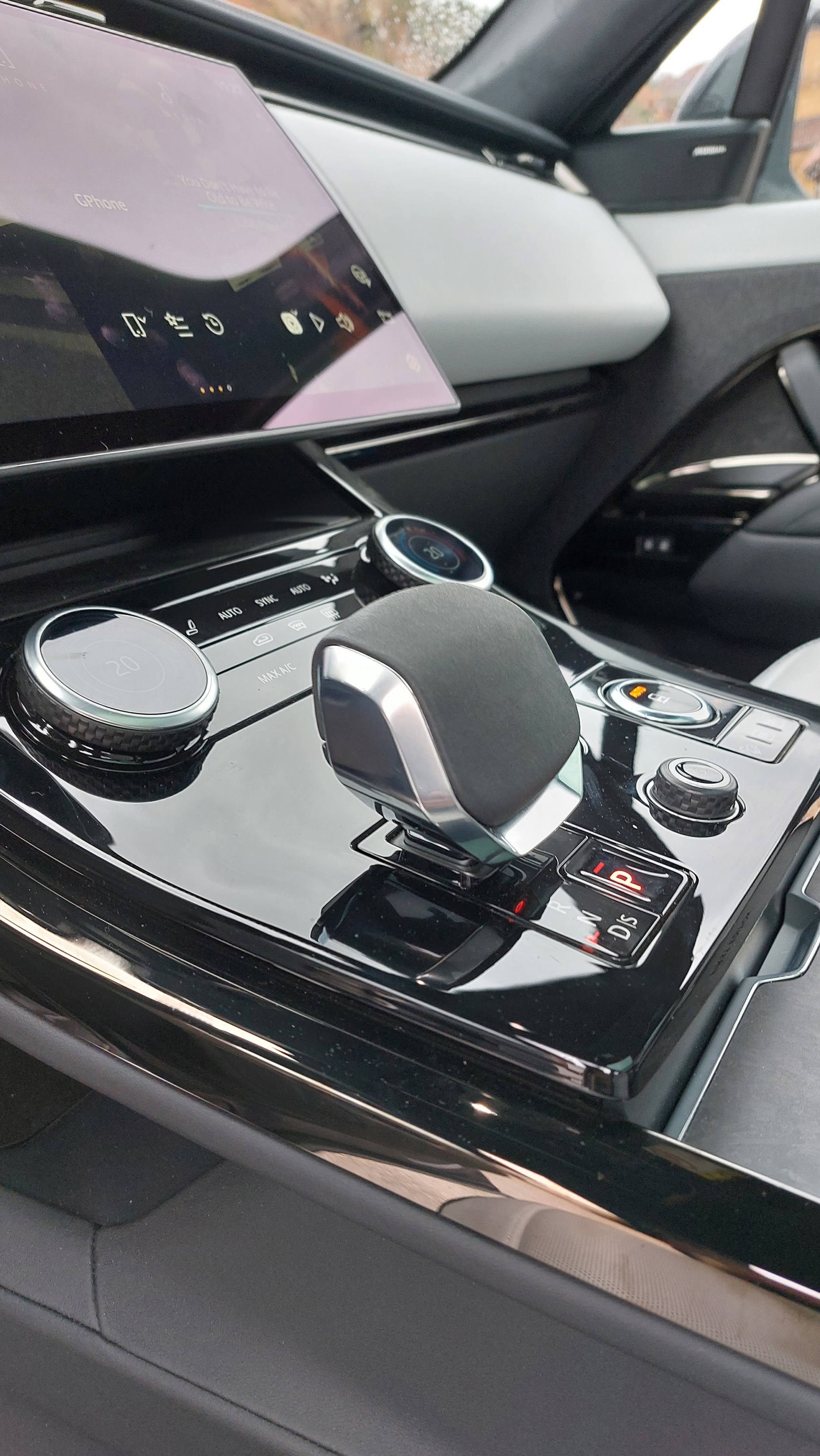 Караме новото поколение Range Rover Sport