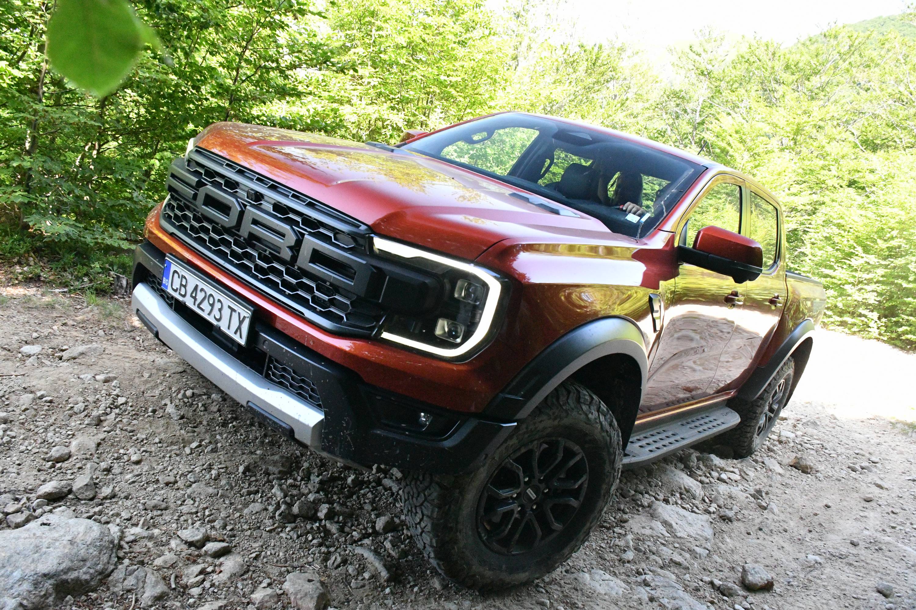 Караме офроудърите Ford Ranger и Bronco