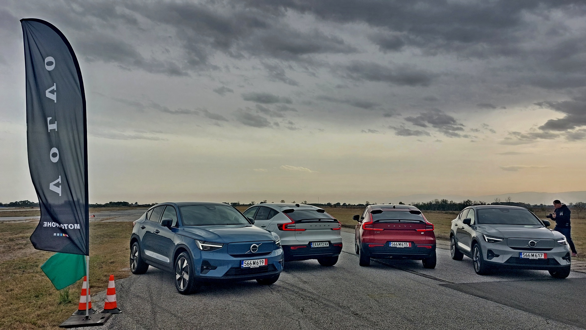 Караме фейслифта на Volvo C40 Rechage на драг