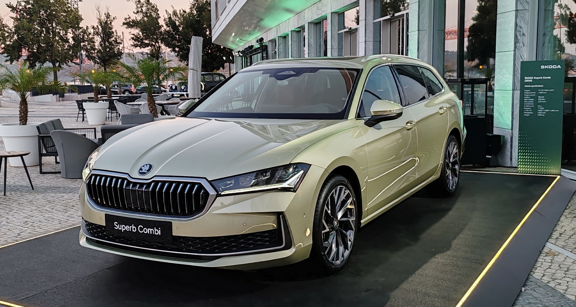 Караме новото поколение Škoda Superb Combi