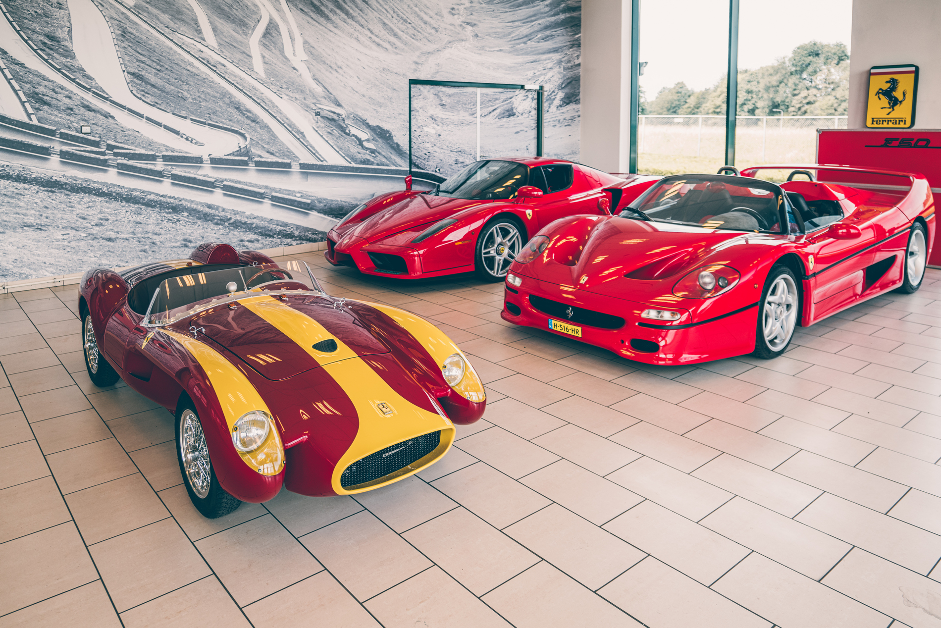 Има нова Ferrari Testa Rossa, но е електрическа и в мащаб 75%