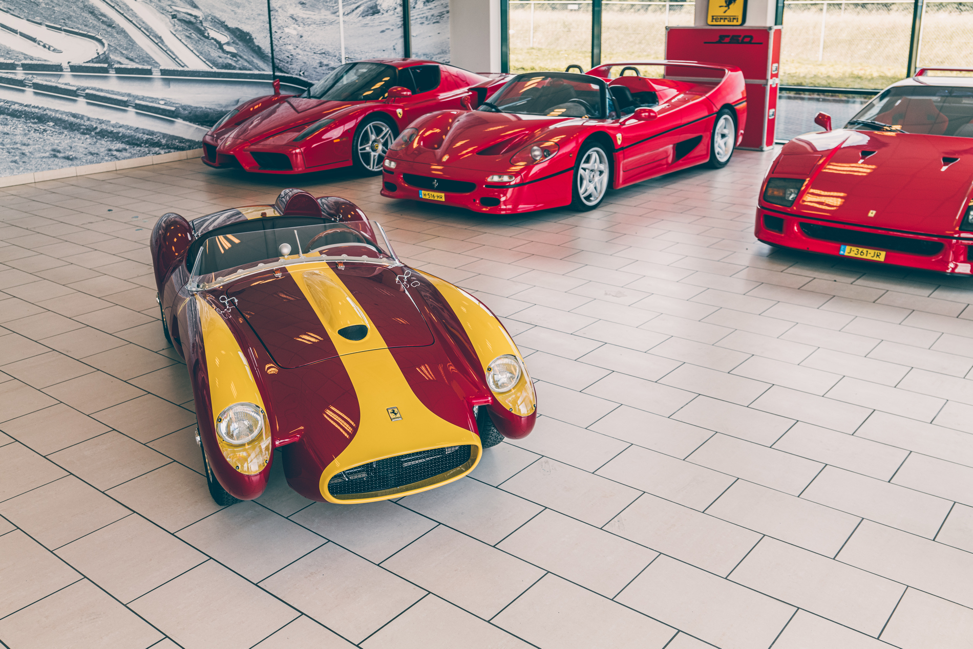 Има нова Ferrari Testa Rossa, но е електрическа и в мащаб 75%