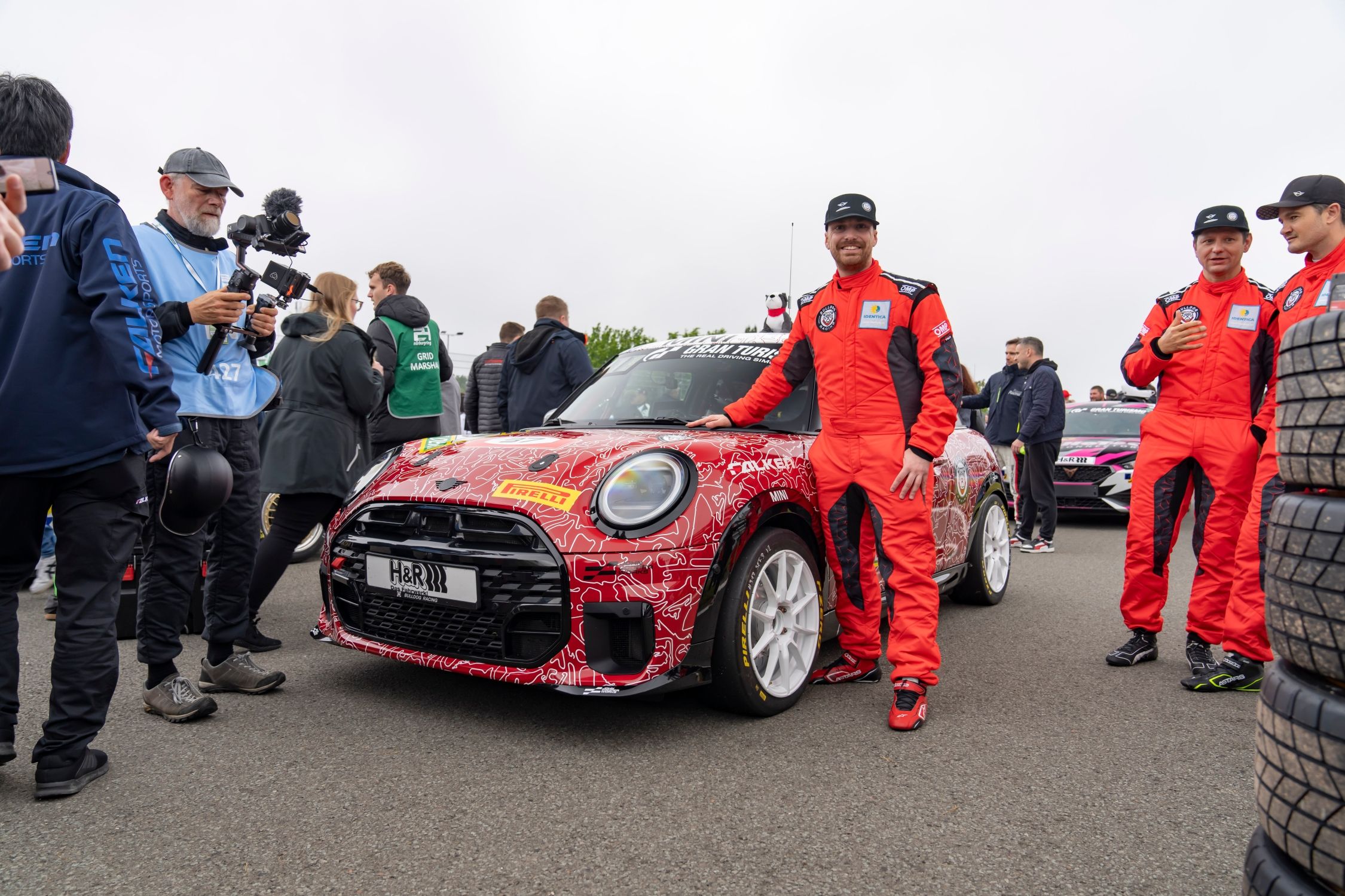 Победа за MINI JCW на Нюрбургринг още преди премиерата