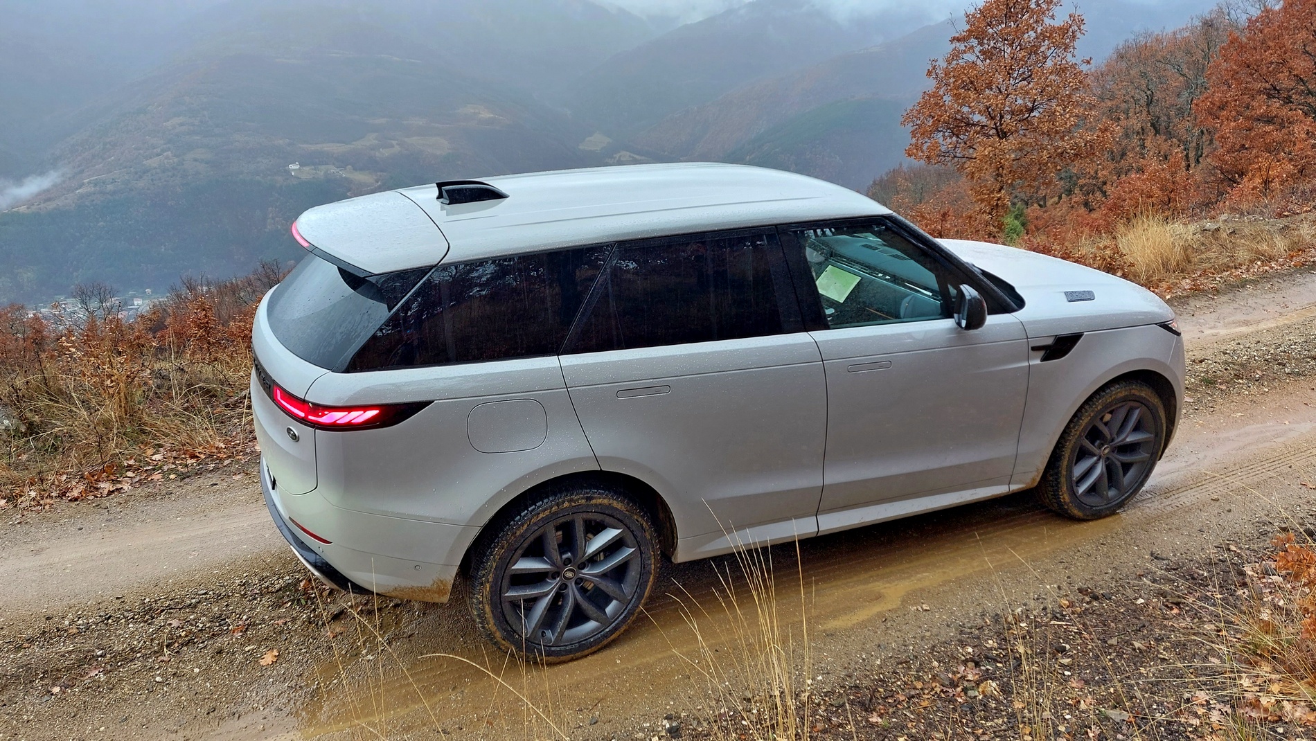 Караме новото поколение Range Rover Sport