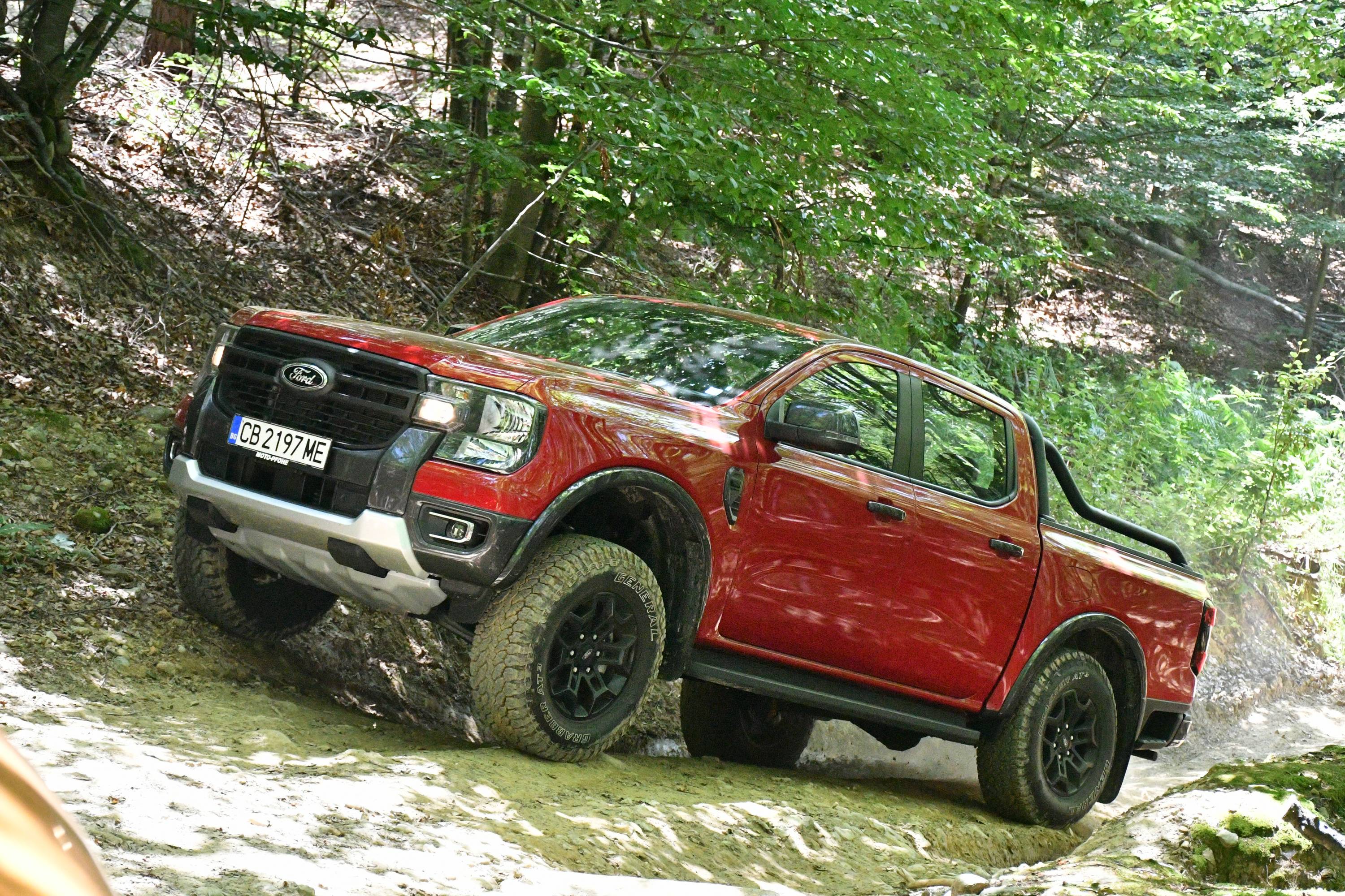 Караме офроудърите Ford Ranger и Bronco