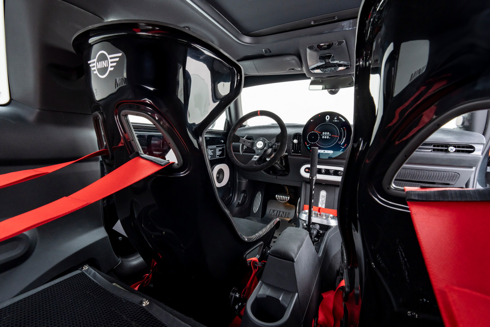 Моден бранд направи две концепции MINI JCW