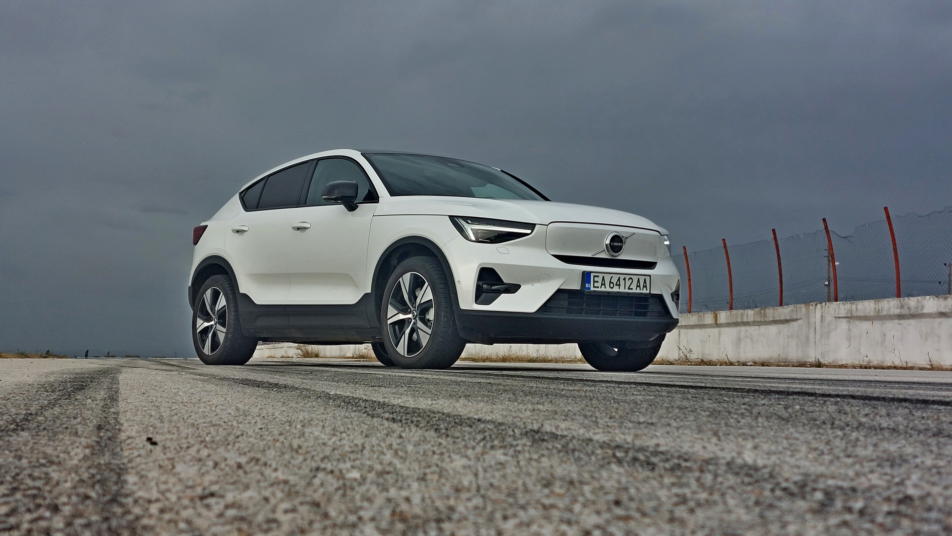 Караме фейслифта на Volvo C40 Rechage на драг