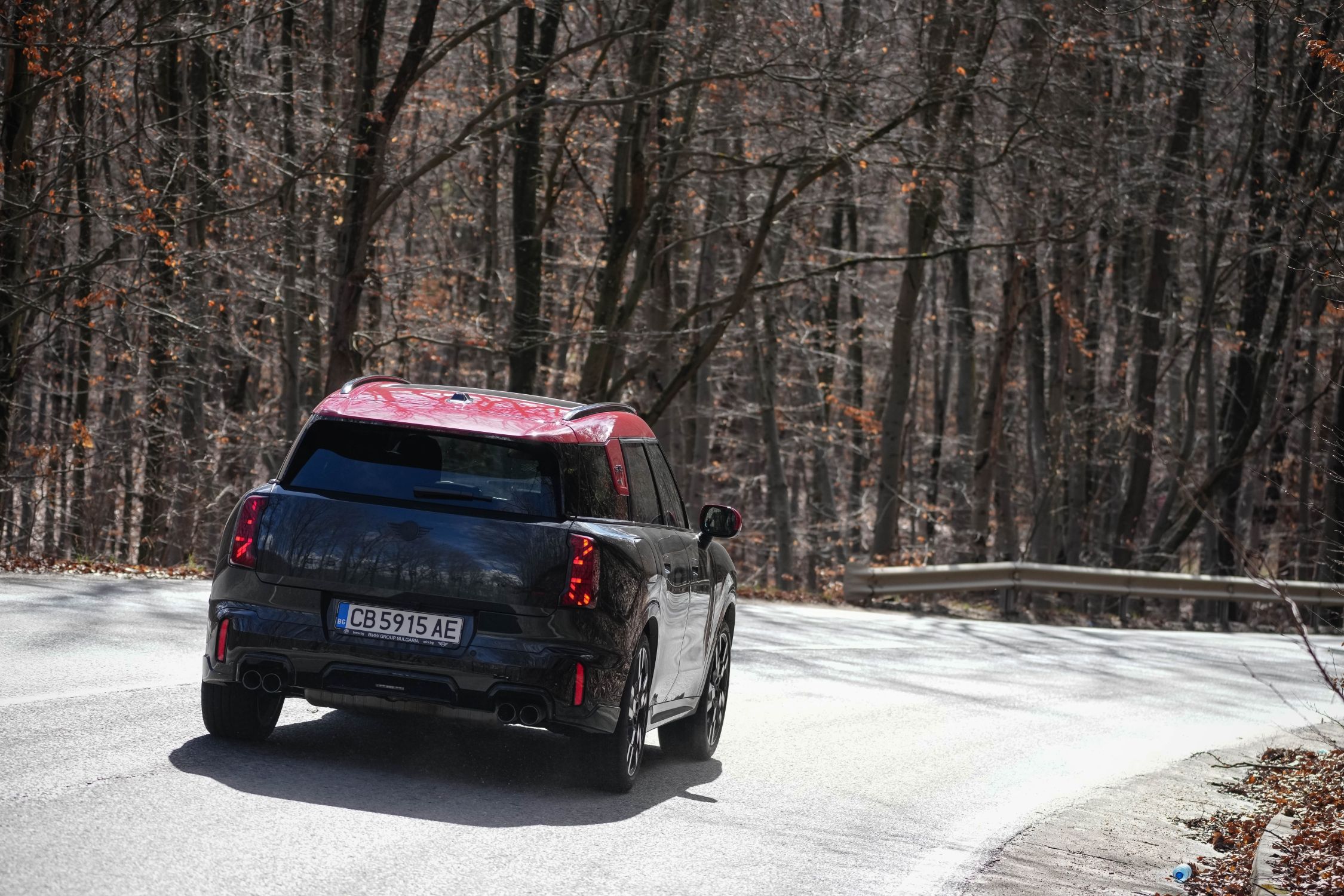 MINI Countryman JCW е бутон за забавления